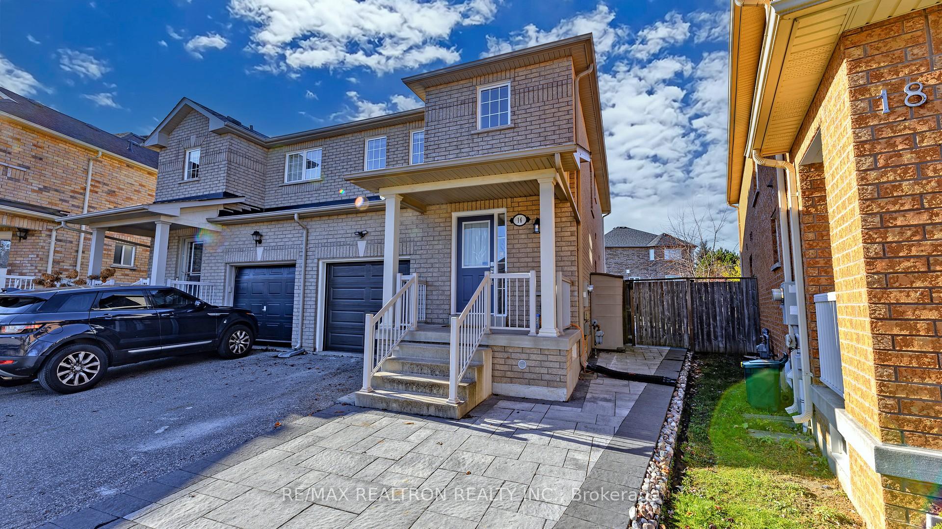 Photo 2 of 16 Cobblehill Court, Markham, Berczy — HOMEH