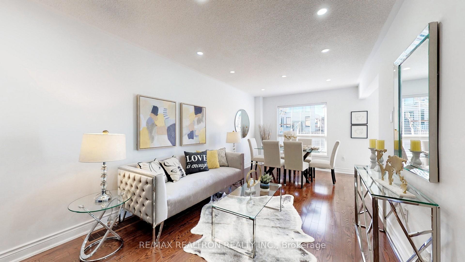 Photo 3 of 16 Cobblehill Court, Markham, Berczy — HOMEH