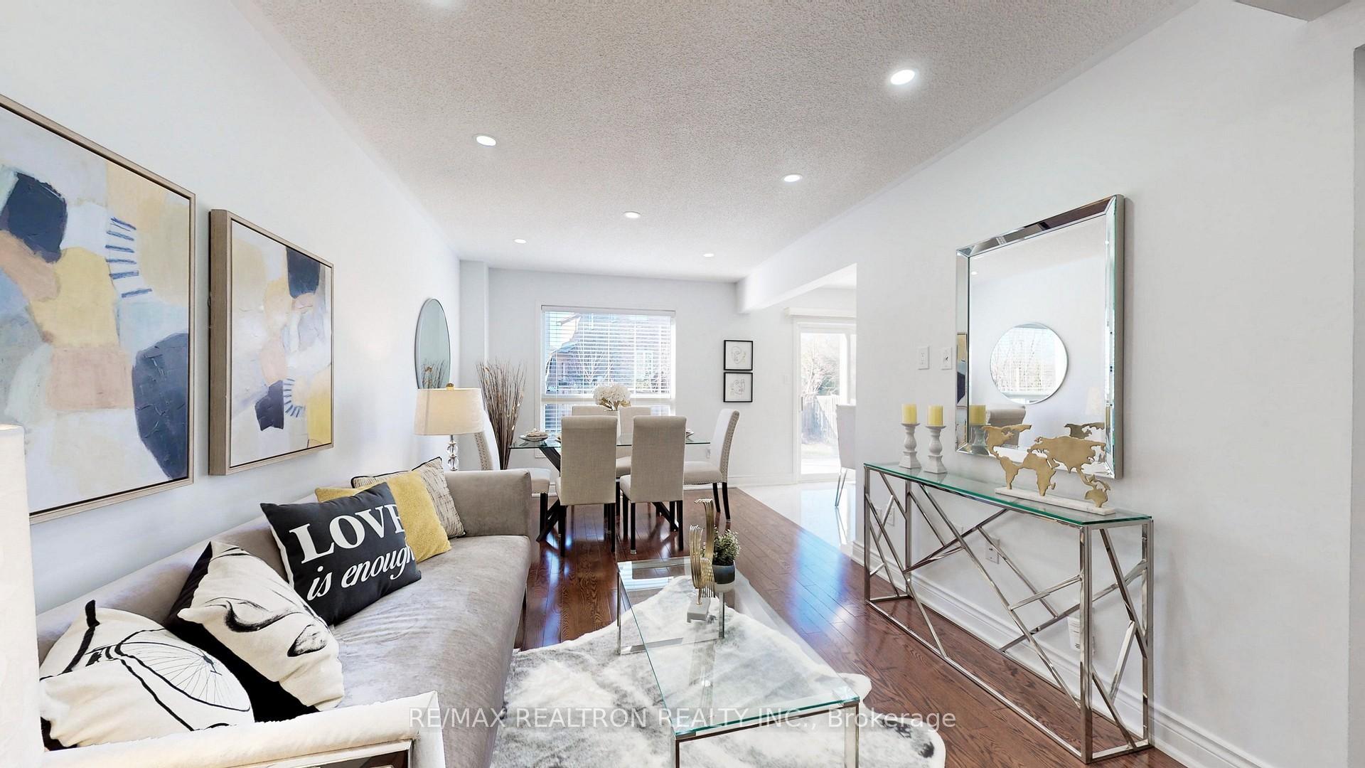 Photo 4 of 16 Cobblehill Court, Markham, Berczy — HOMEH