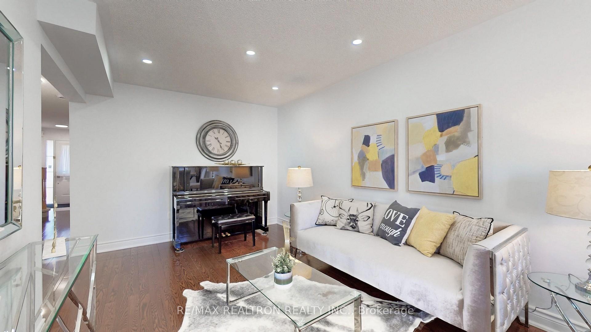 Photo 5 of 16 Cobblehill Court, Markham, Berczy — HOMEH