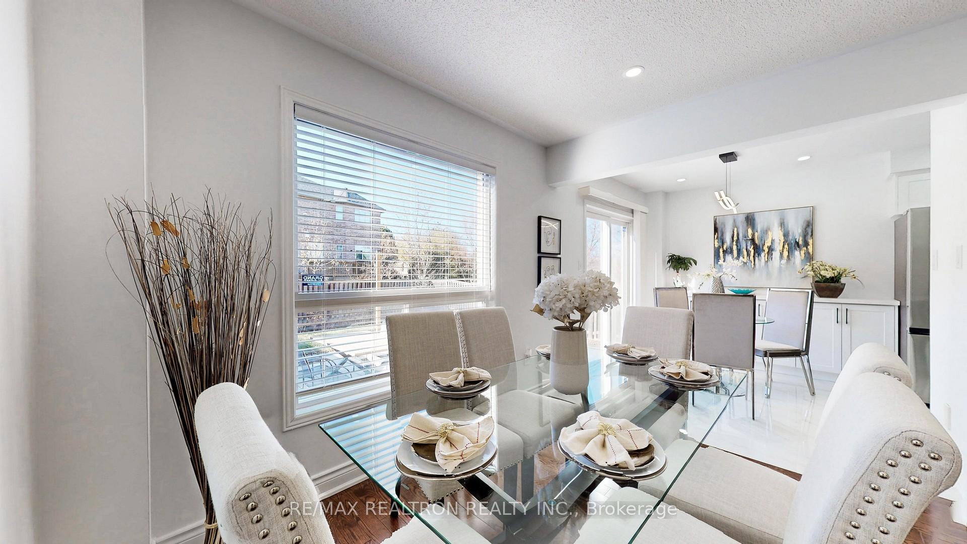 Photo 6 of 16 Cobblehill Court, Markham, Berczy — HOMEH