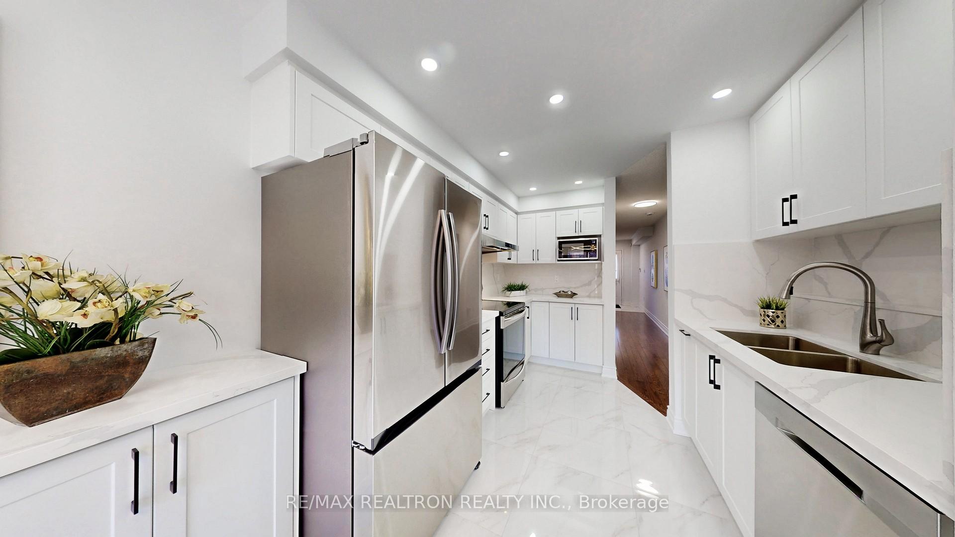 Photo 7 of 16 Cobblehill Court, Markham, Berczy — HOMEH