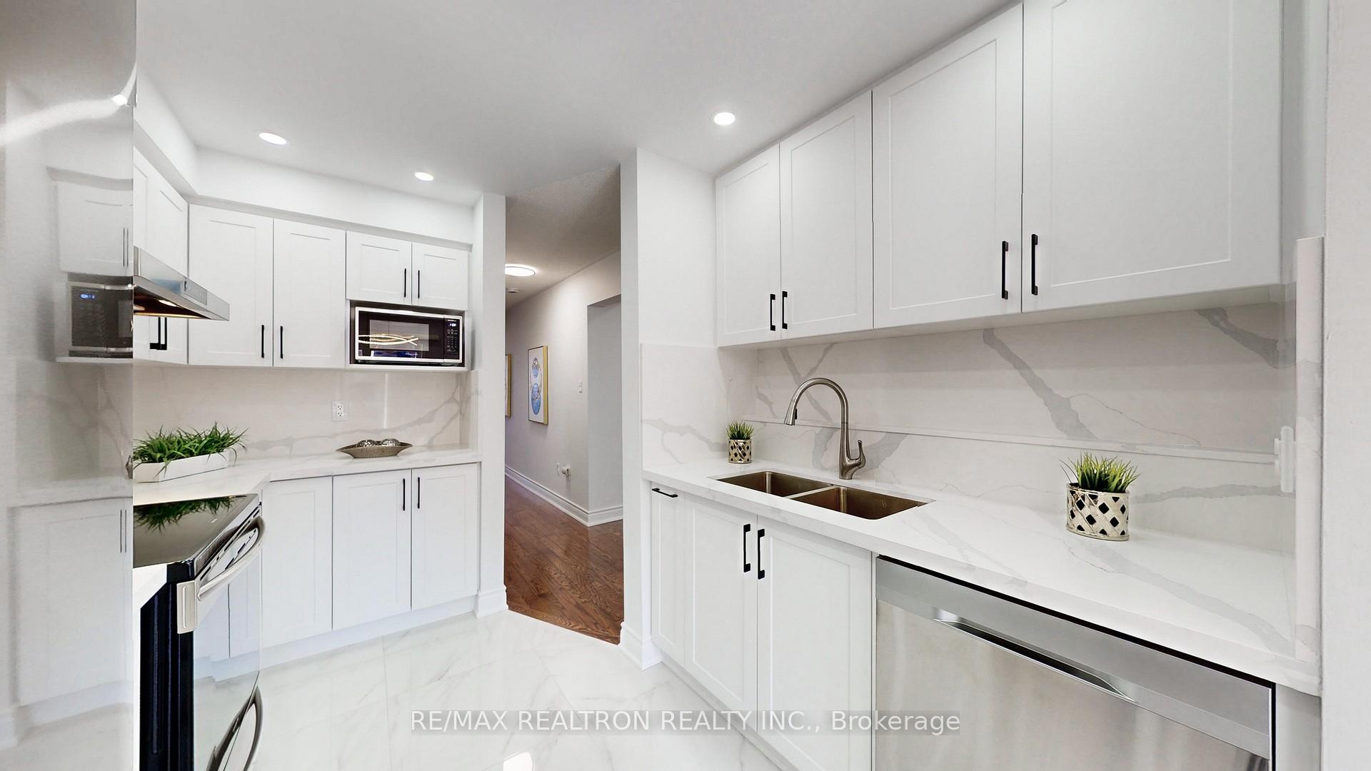 Photo 8 of 16 Cobblehill Court, Markham, Berczy — HOMEH