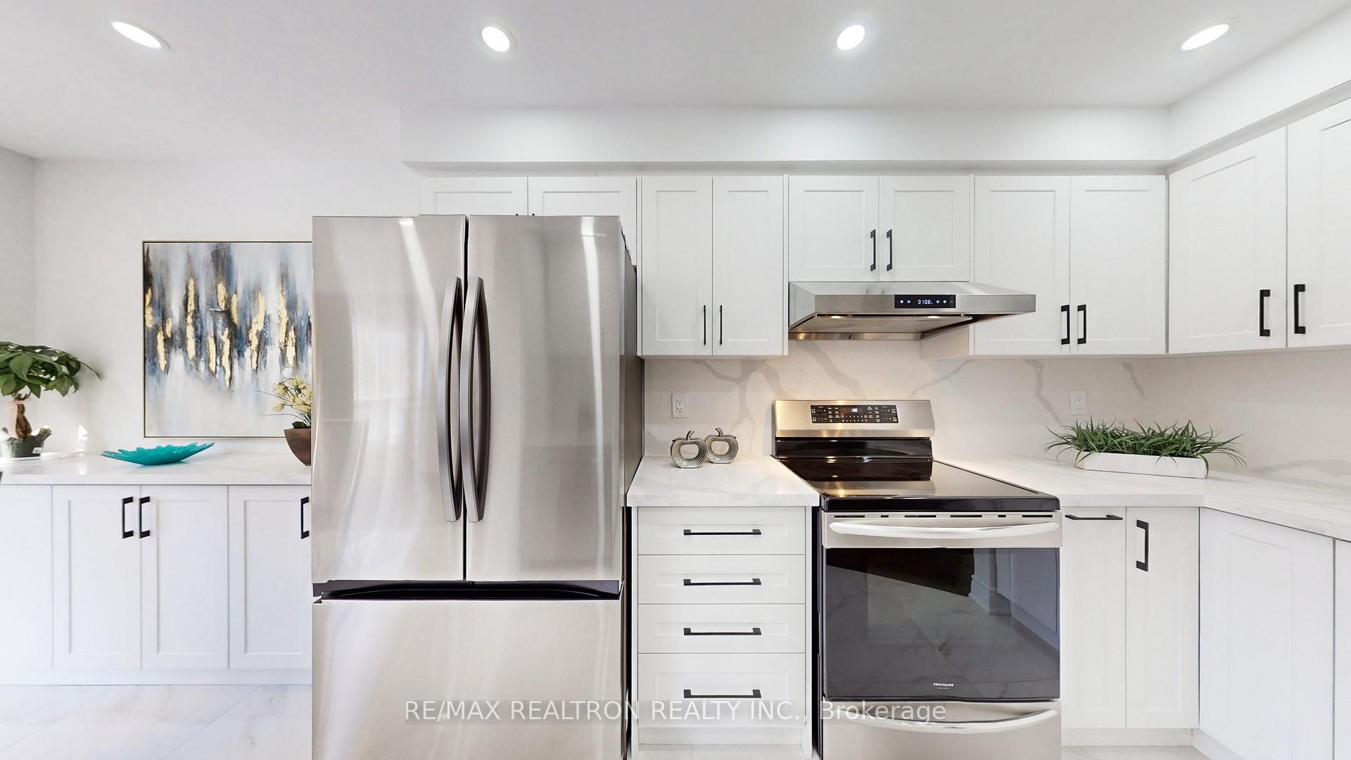 Photo 9 of 16 Cobblehill Court, Markham, Berczy — HOMEH