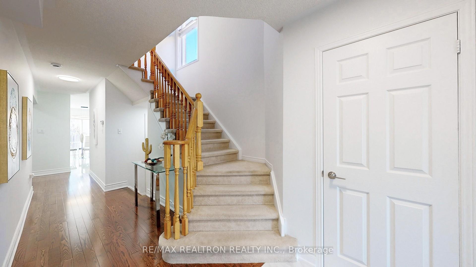 Photo 13 of 16 Cobblehill Court, Markham, Berczy — HOMEH