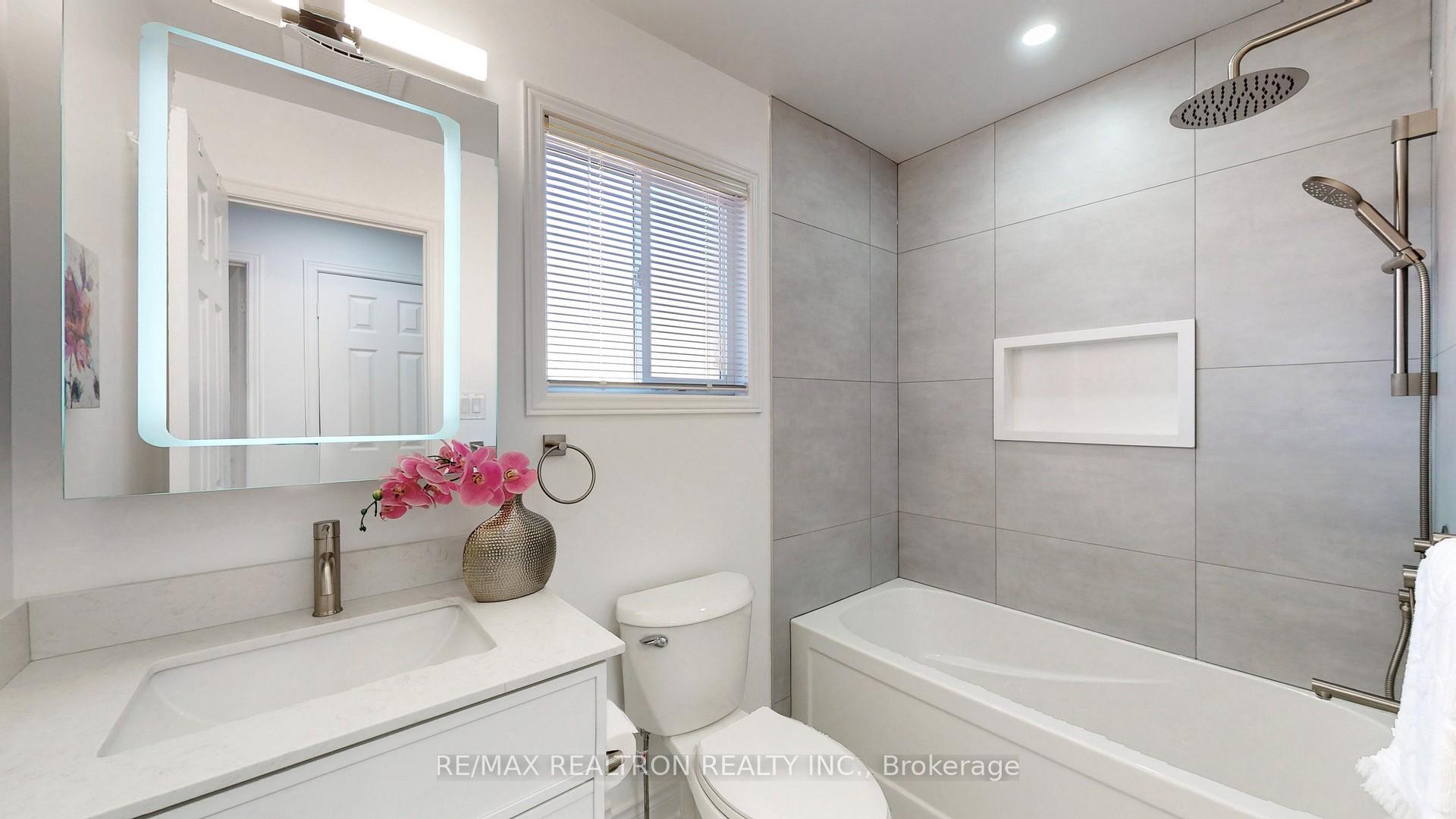Photo 24 of 16 Cobblehill Court, Markham, Berczy — HOMEH