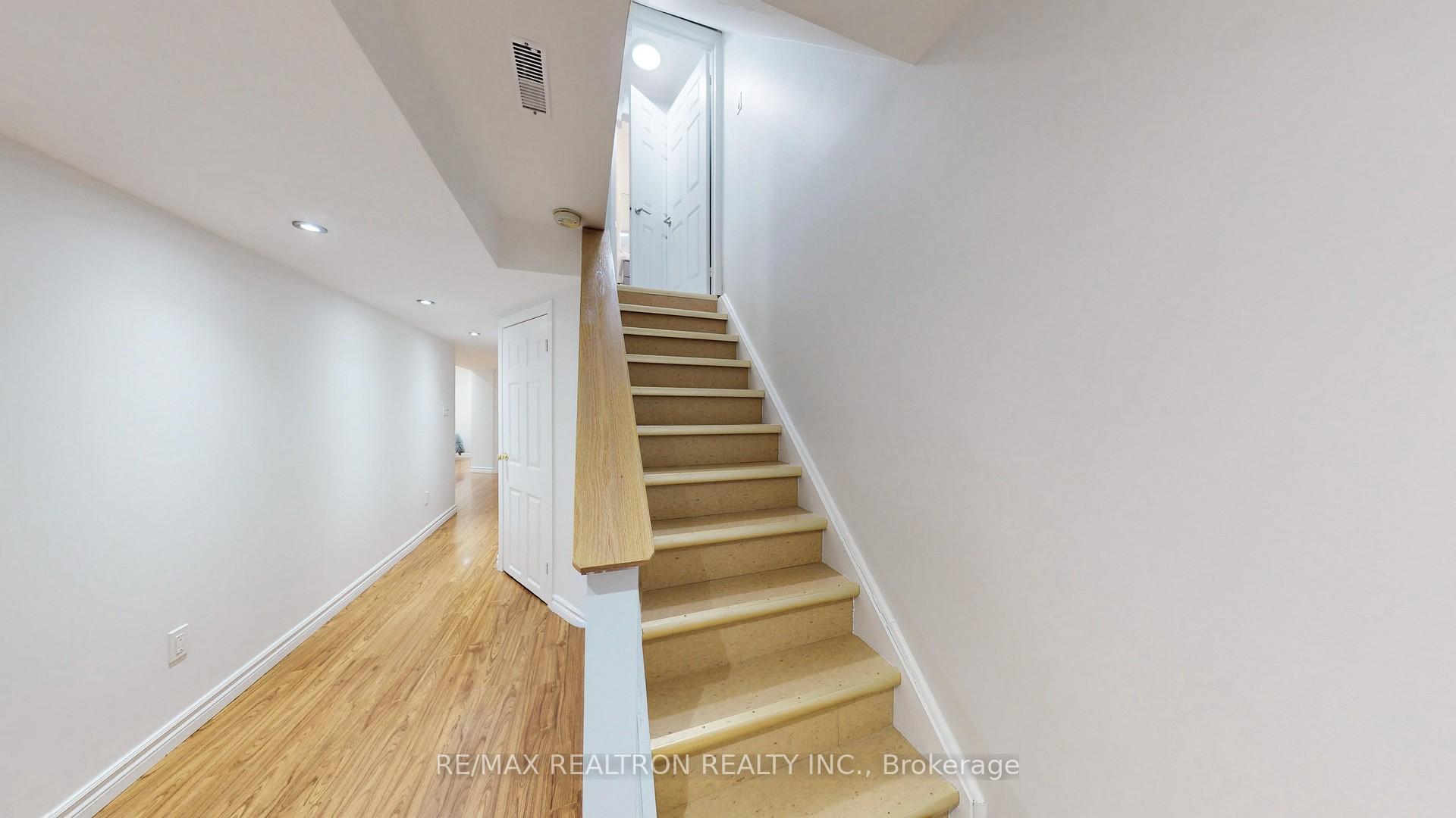 Photo 26 of 16 Cobblehill Court, Markham, Berczy — HOMEH