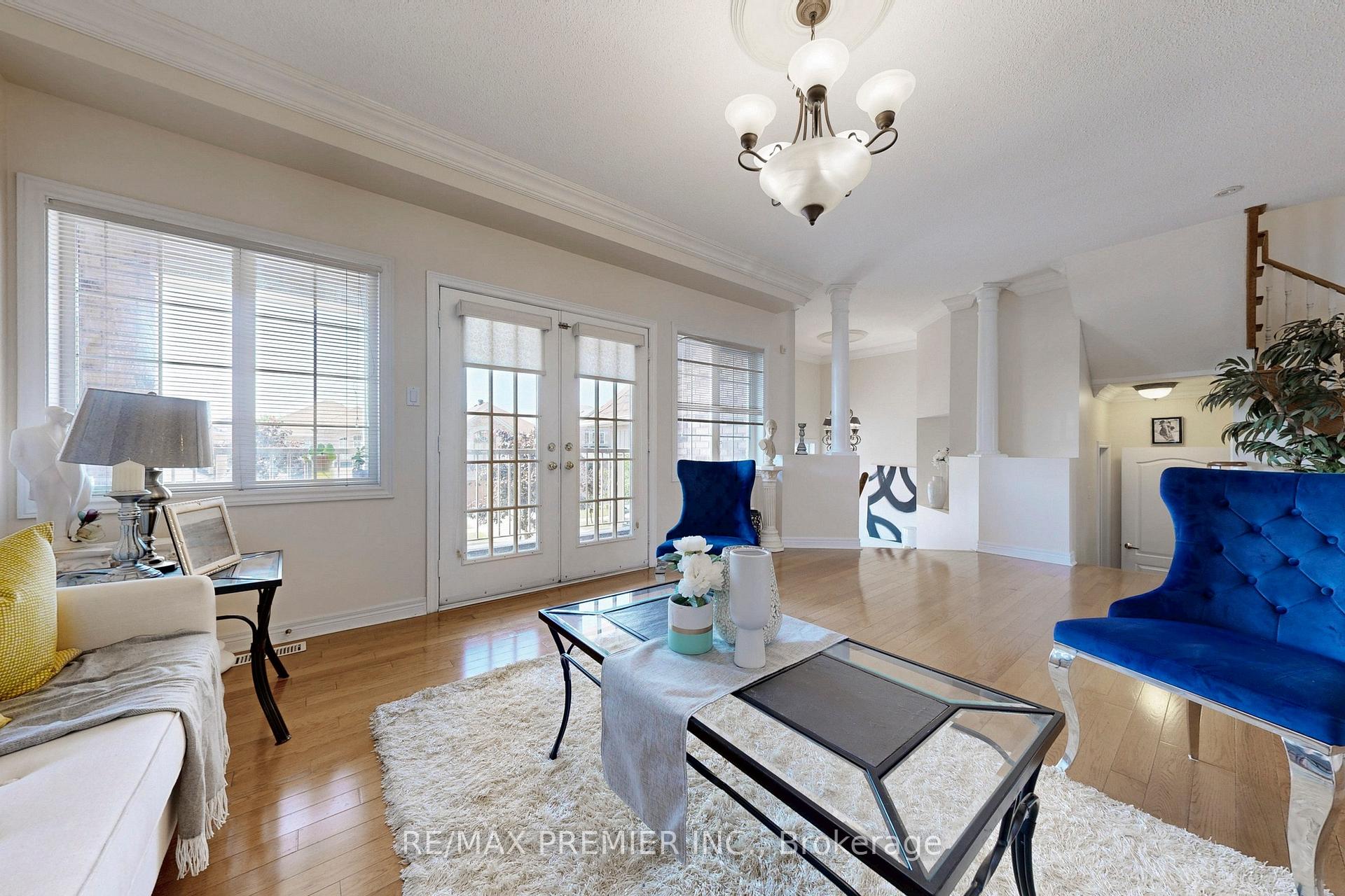 Photo 2 of 46 Tierra Avenue, Vaughan, Vellore Village — HOMEH