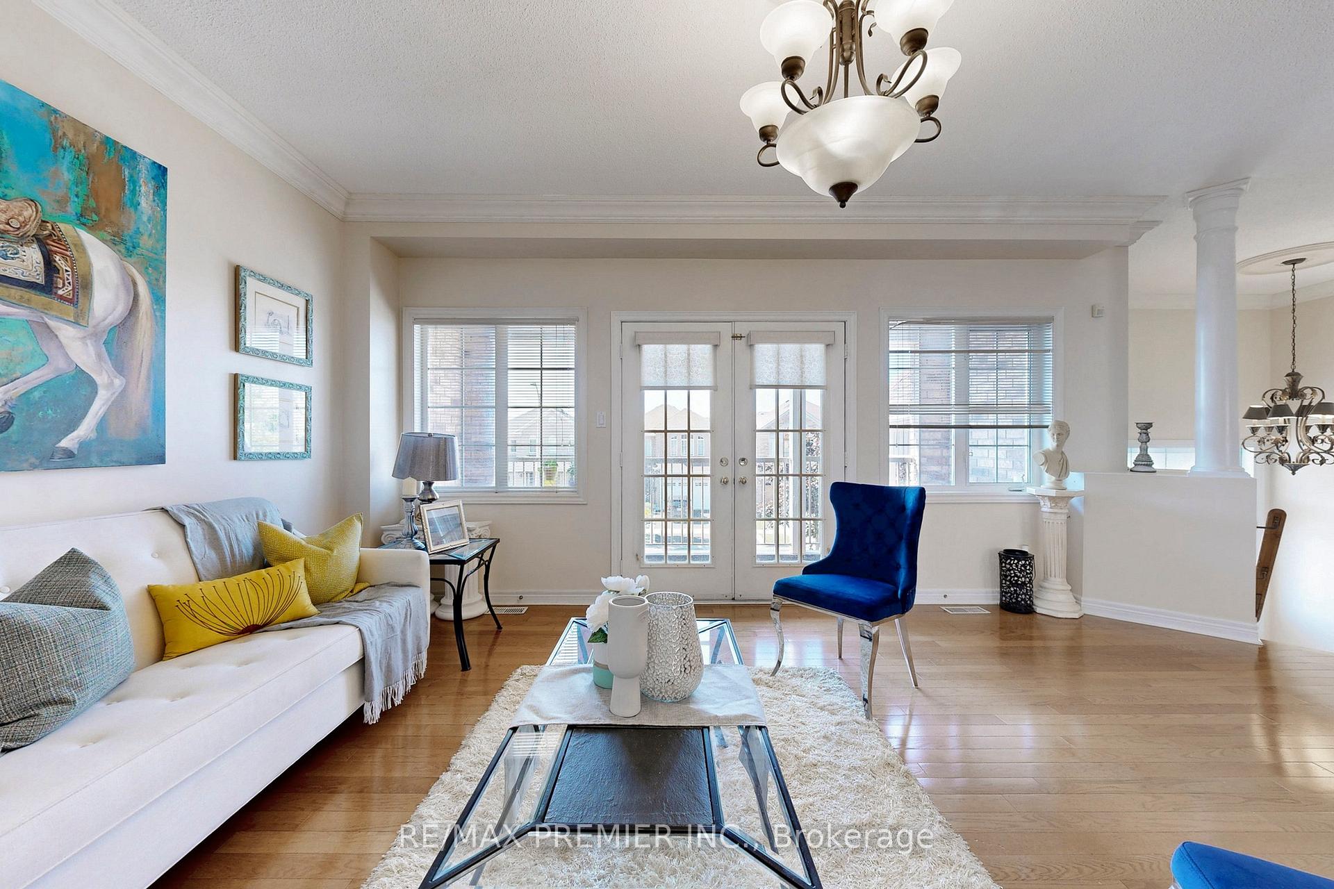 Photo 3 of 46 Tierra Avenue, Vaughan, Vellore Village — HOMEH
