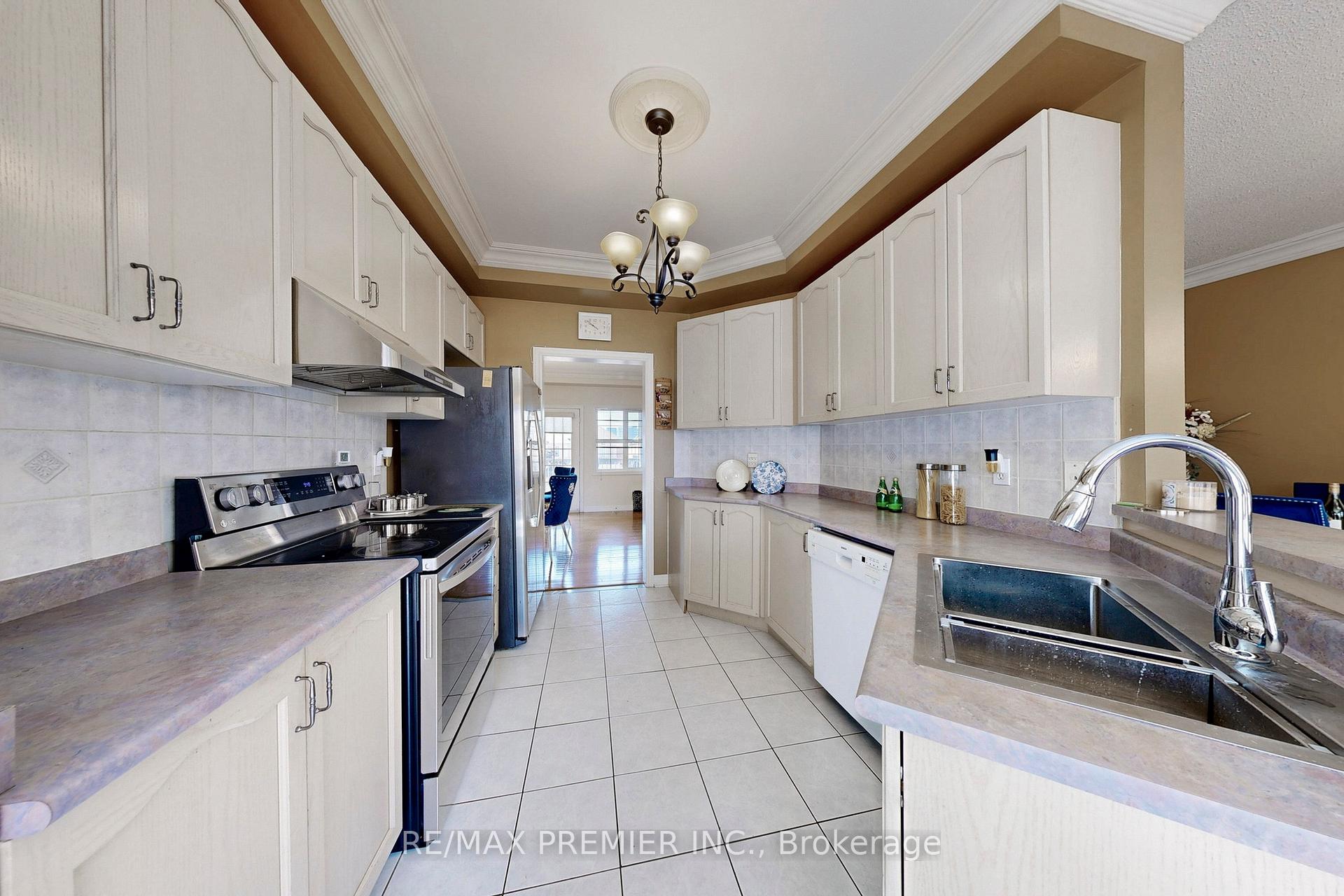Photo 7 of 46 Tierra Avenue, Vaughan, Vellore Village — HOMEH