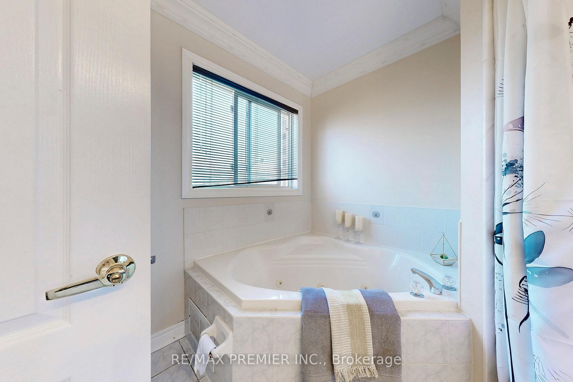 Photo 12 of 46 Tierra Avenue, Vaughan, Vellore Village — HOMEH