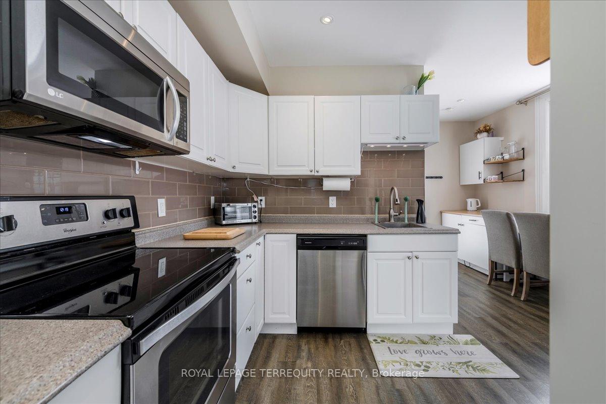 Photo 10 of 125 Station Street, Belleville, Belleville Ward — HOMEH