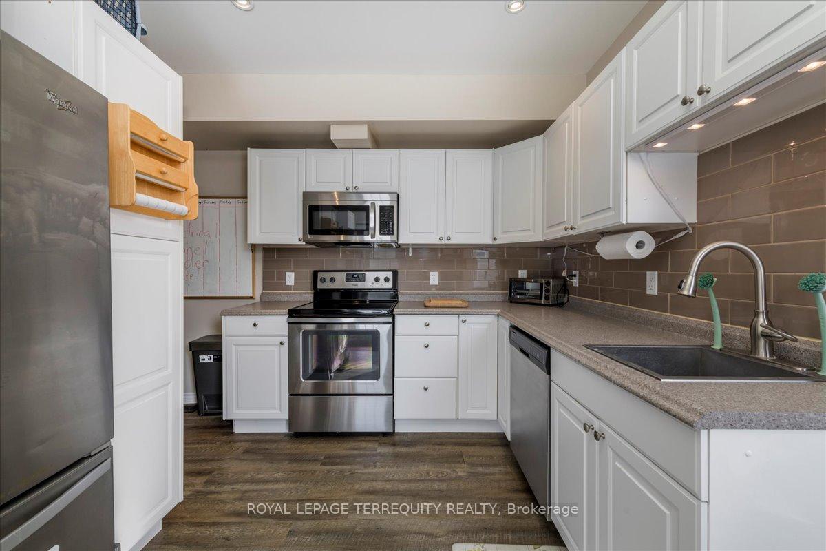 Photo 16 of 125 Station Street, Belleville, Belleville Ward — HOMEH