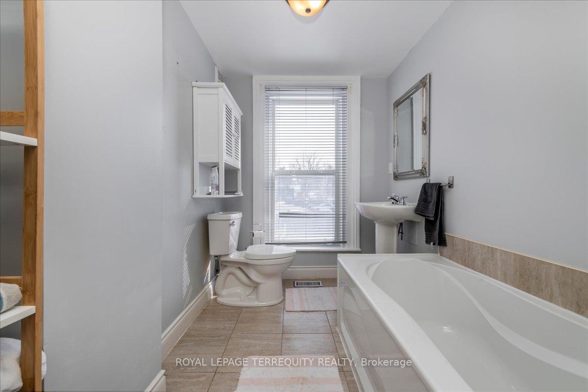 Photo 21 of 125 Station Street, Belleville, Belleville Ward — HOMEH