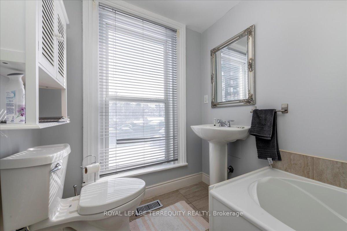 Photo 23 of 125 Station Street, Belleville, Belleville Ward — HOMEH