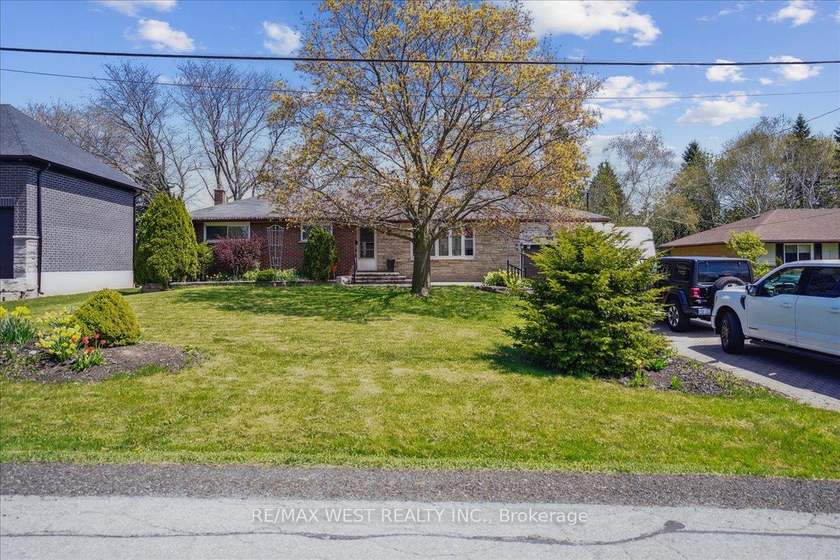 Photo 1 of 65 Elizabeth Crescent S, Whitby, Blue Grass Meadows — HOMEH