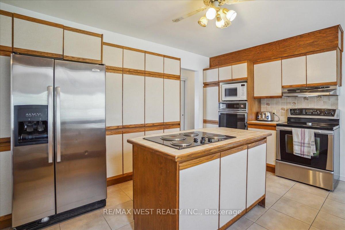 Photo 2 of 65 Elizabeth Crescent S, Whitby, Blue Grass Meadows — HOMEH