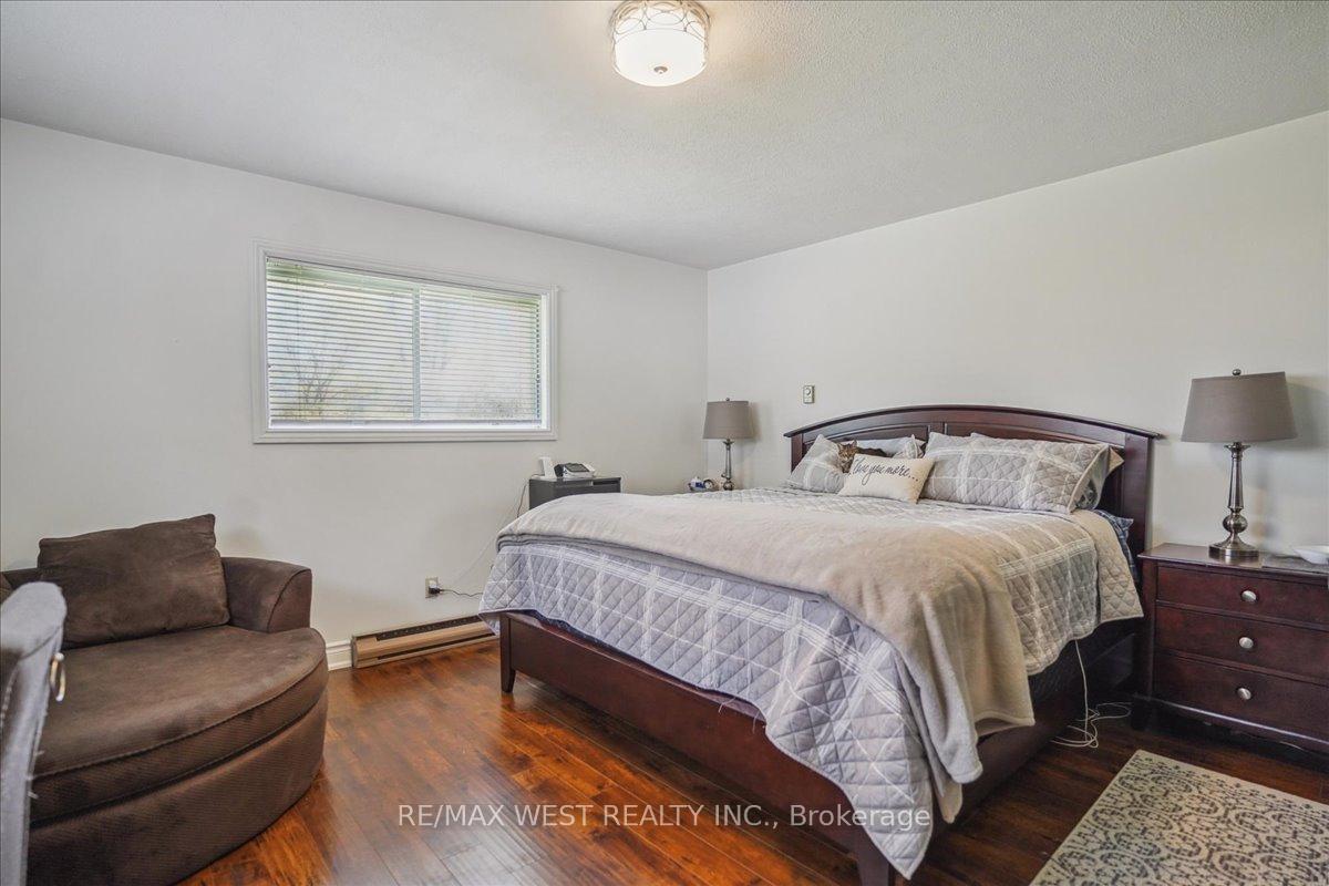 Photo 6 of 65 Elizabeth Crescent S, Whitby, Blue Grass Meadows — HOMEH