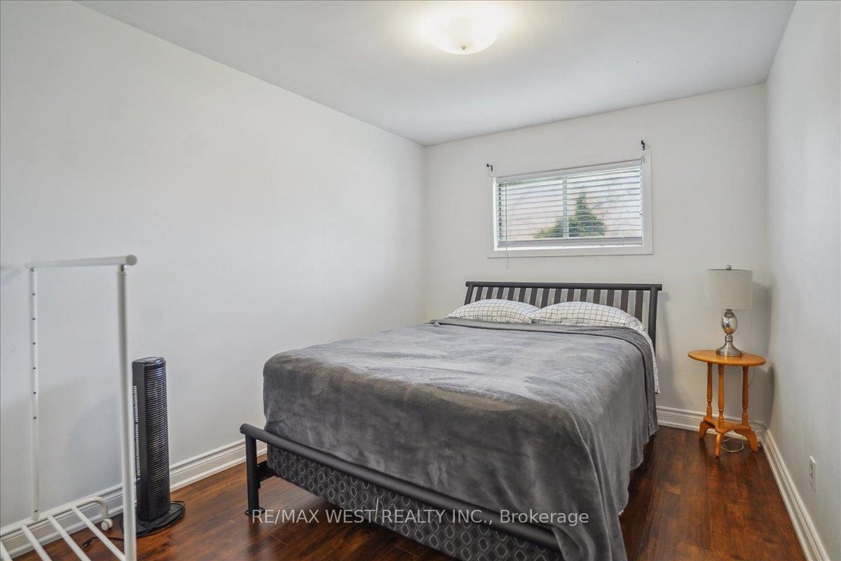 Photo 7 of 65 Elizabeth Crescent S, Whitby, Blue Grass Meadows — HOMEH