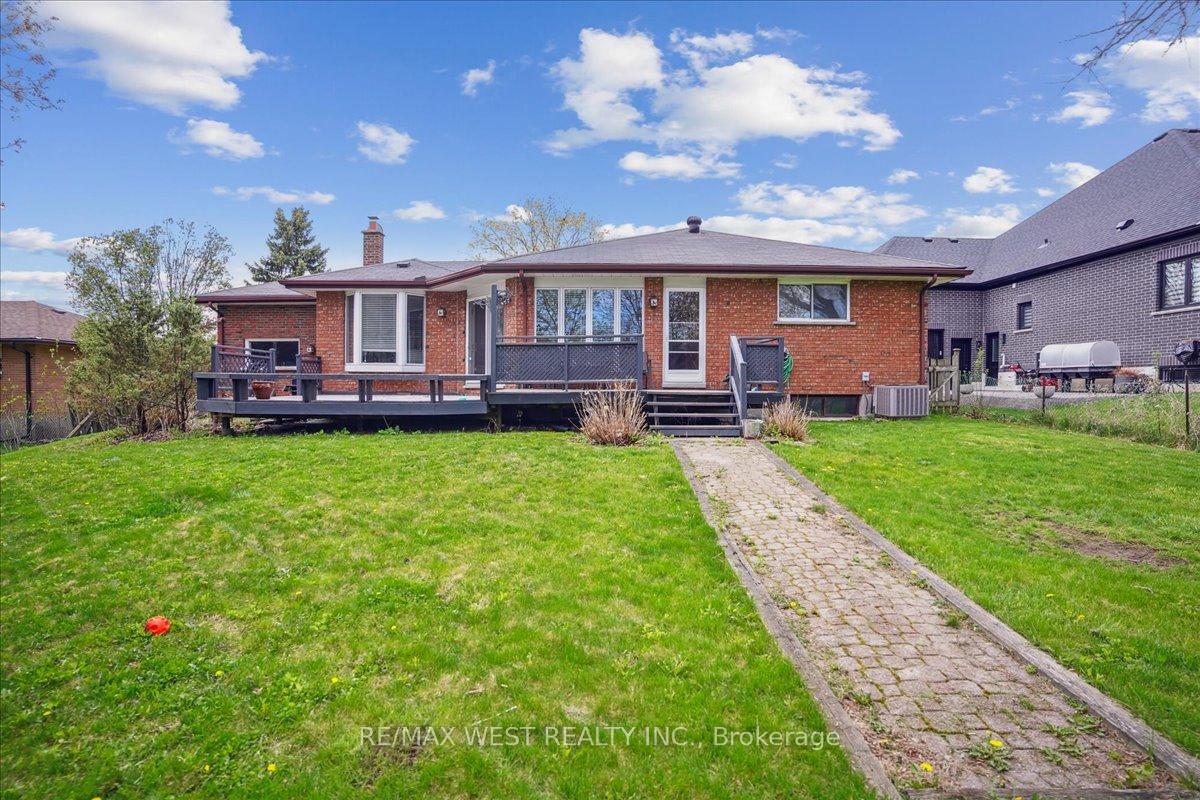 Photo 8 of 65 Elizabeth Crescent S, Whitby, Blue Grass Meadows — HOMEH