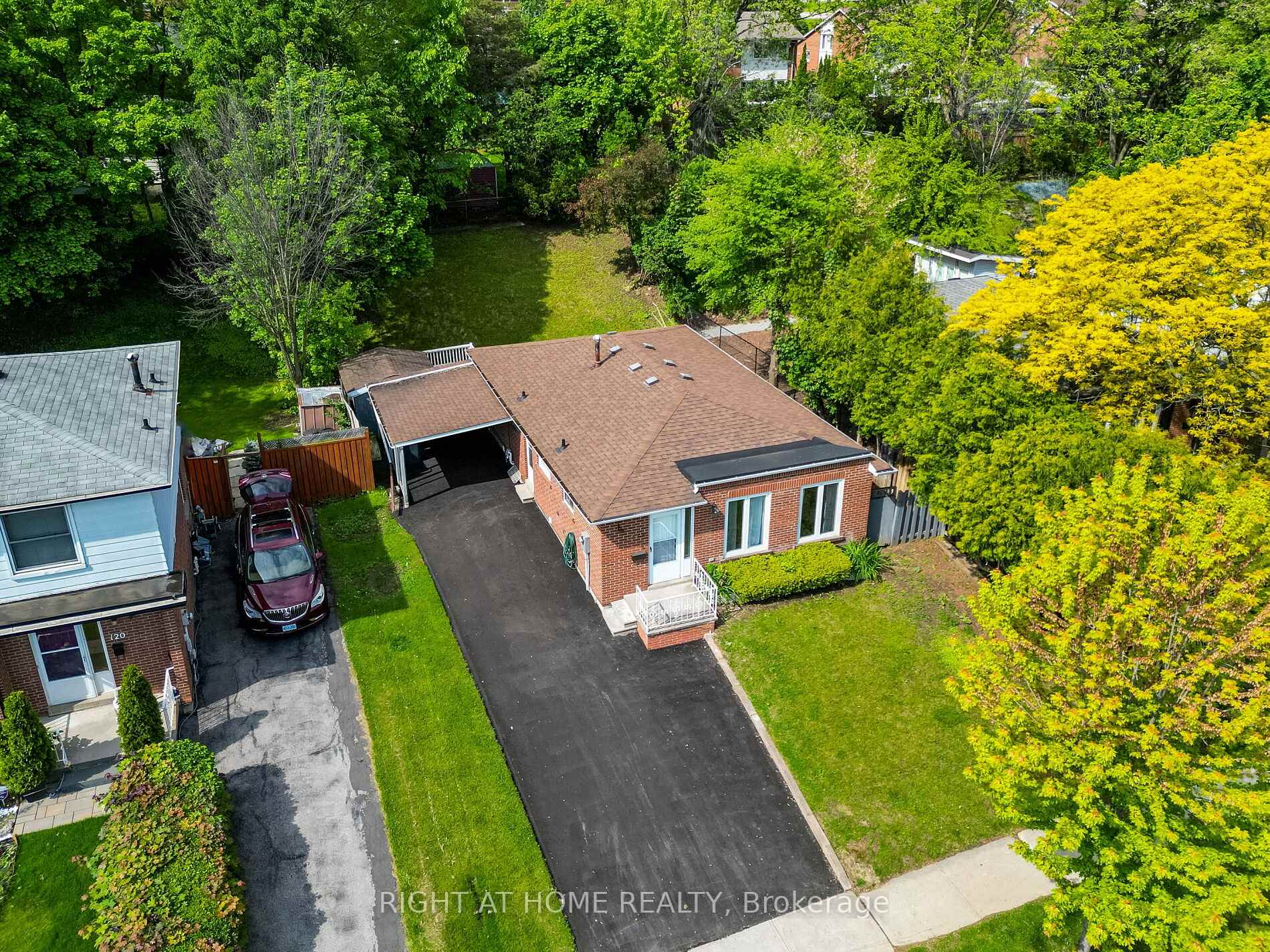 Front of 118 Bonham Boulevard