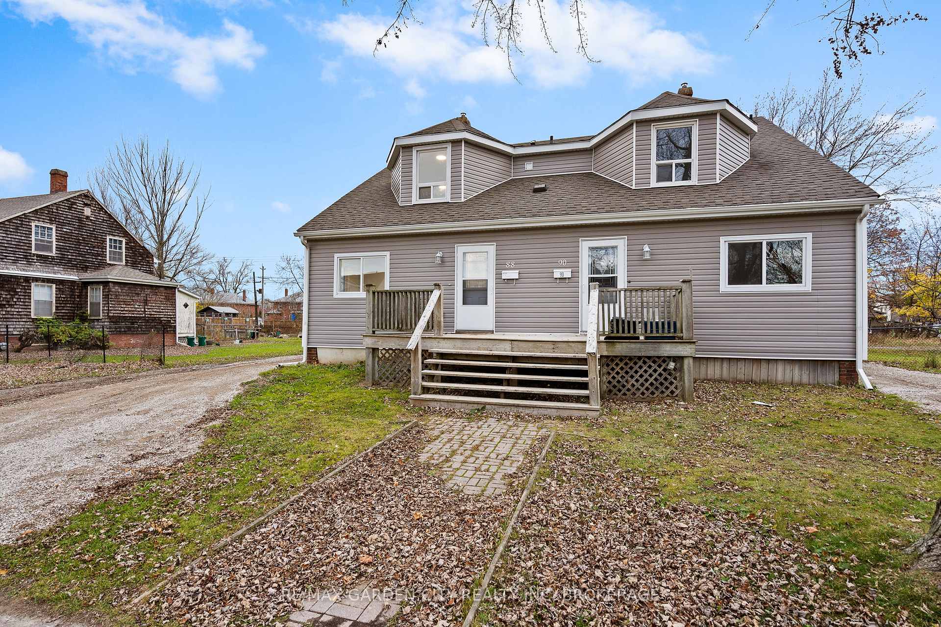 Photo 3 of 88 First Street, Welland, Lincoln/Crowland — HOMEH