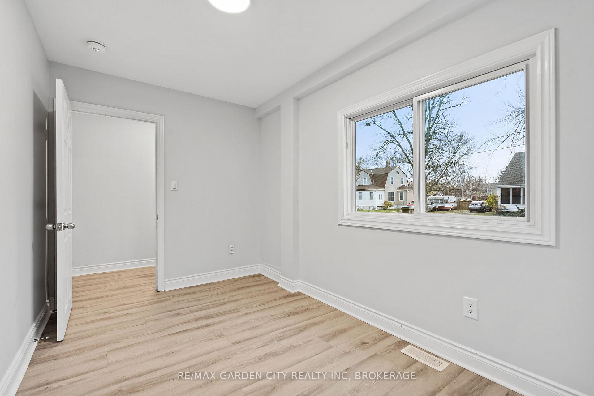 Photo 8 of 88 First Street, Welland, Lincoln/Crowland — HOMEH