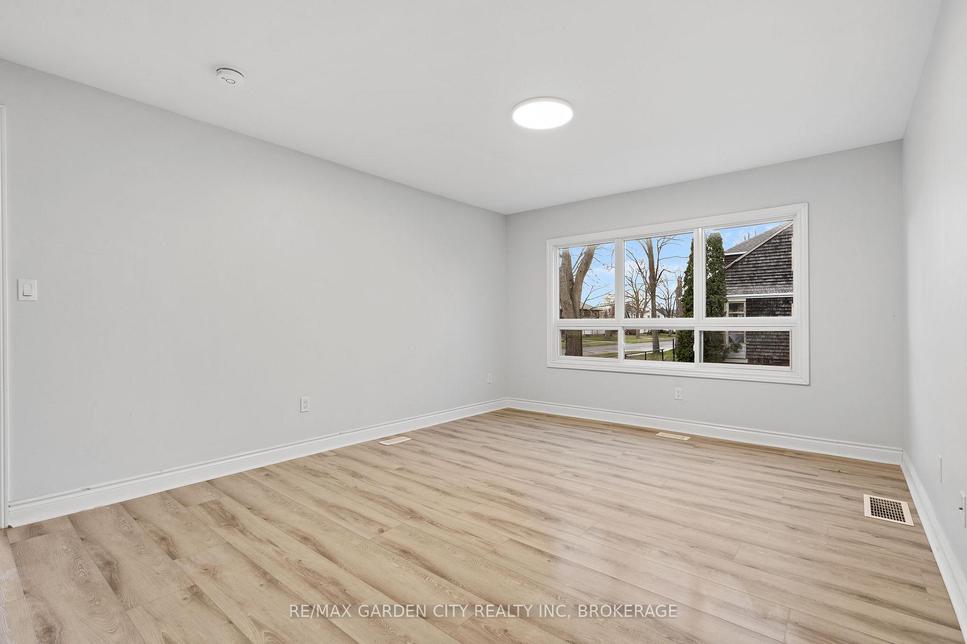 Photo 10 of 88 First Street, Welland, Lincoln/Crowland — HOMEH
