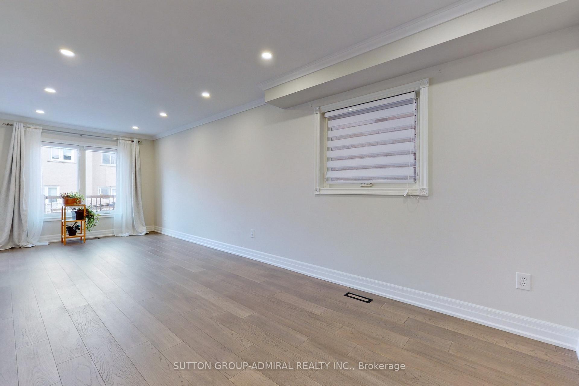 Photo 2 of 16 Opera Place, Vaughan, East Woodbridge — HOMEH