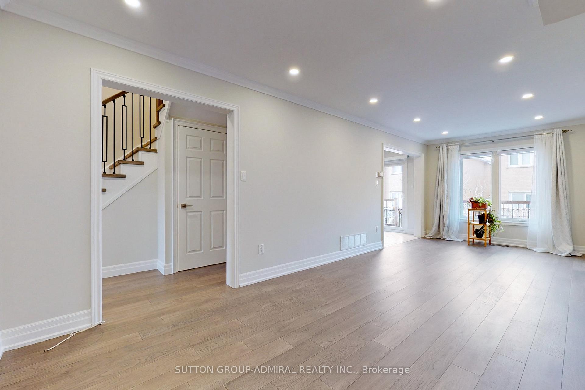 Photo 3 of 16 Opera Place, Vaughan, East Woodbridge — HOMEH