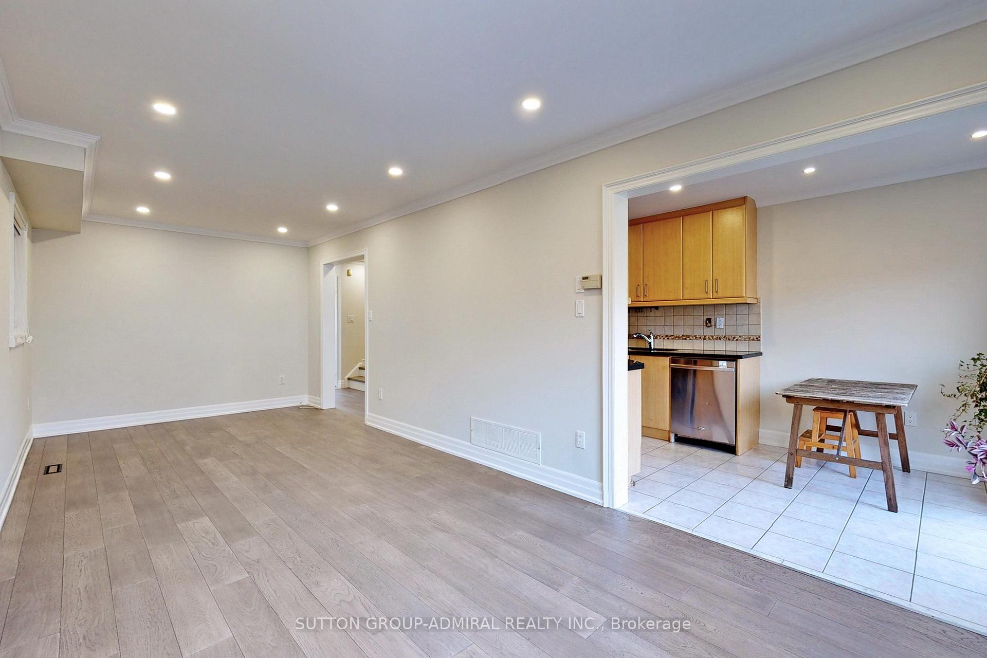 Photo 4 of 16 Opera Place, Vaughan, East Woodbridge — HOMEH