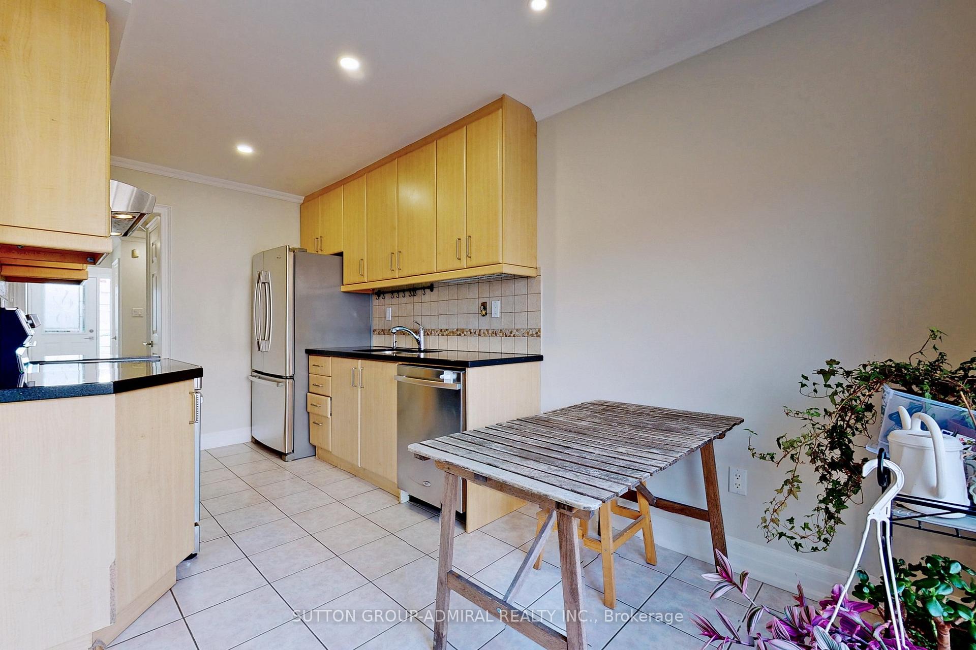 Photo 5 of 16 Opera Place, Vaughan, East Woodbridge — HOMEH