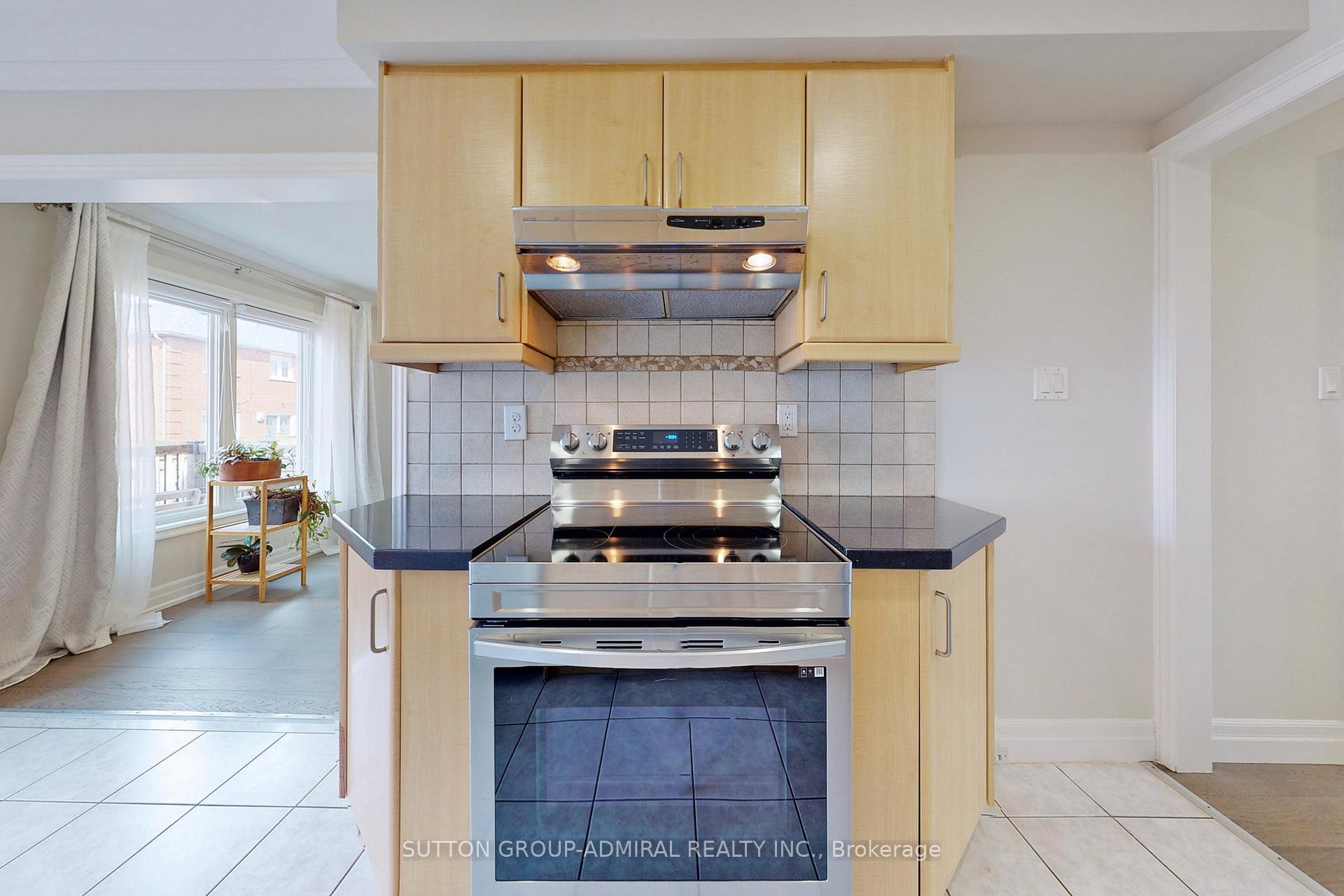 Photo 10 of 16 Opera Place, Vaughan, East Woodbridge — HOMEH