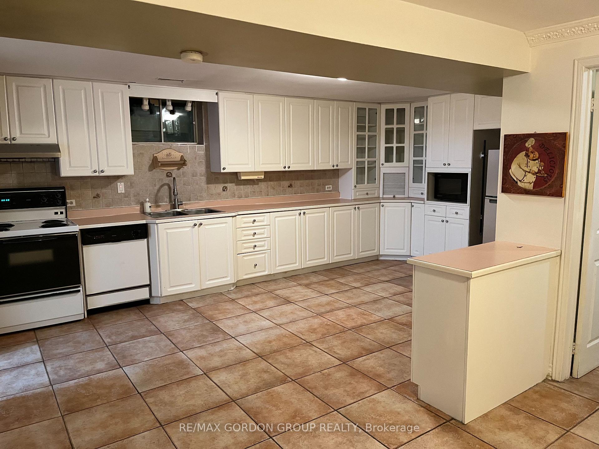Photo 3 of Unit Lower, 544 Aberdeen Avenue, Vaughan, East Woodbridge — HOMEH