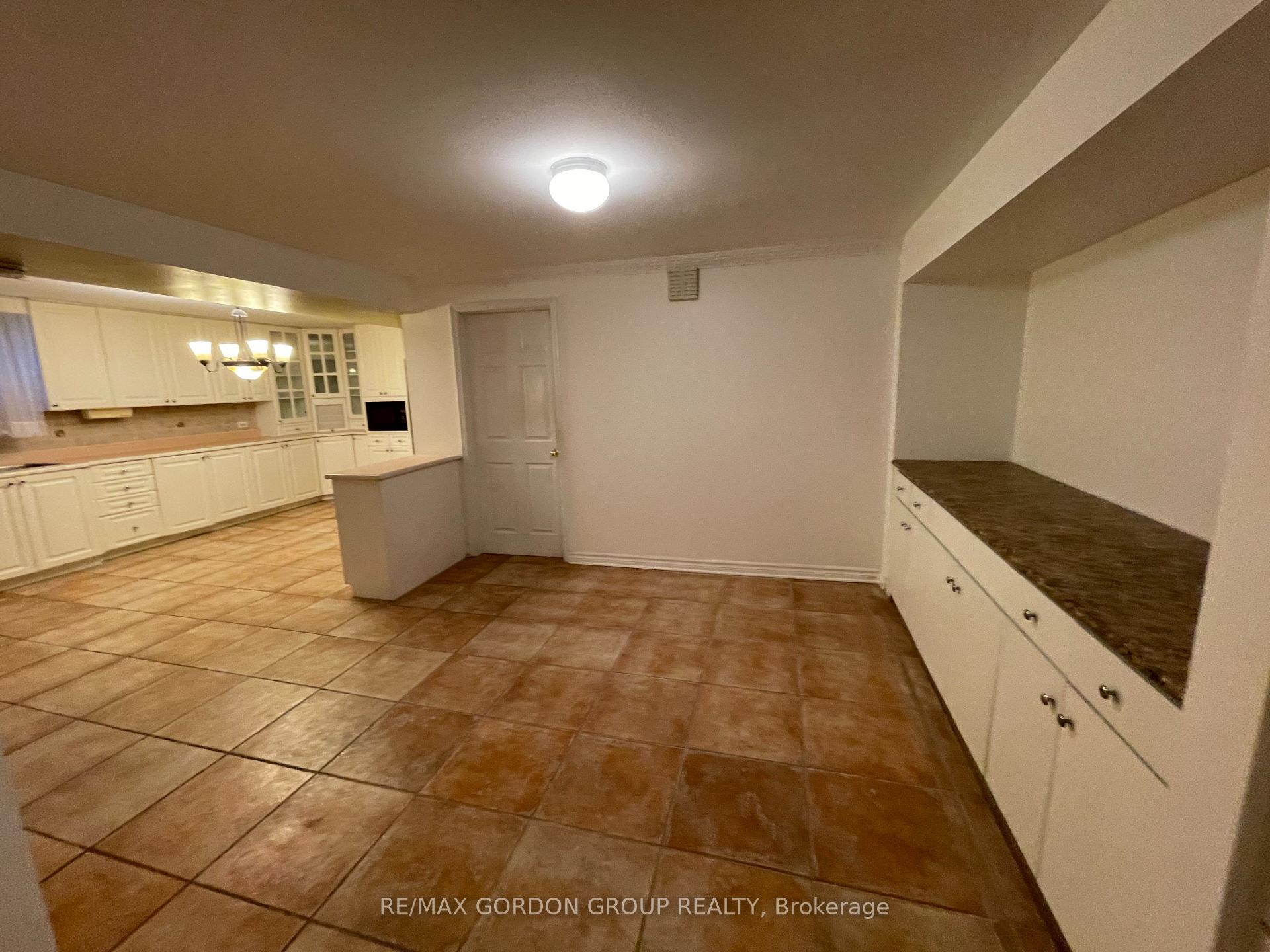 Photo 5 of Unit Lower, 544 Aberdeen Avenue, Vaughan, East Woodbridge — HOMEH