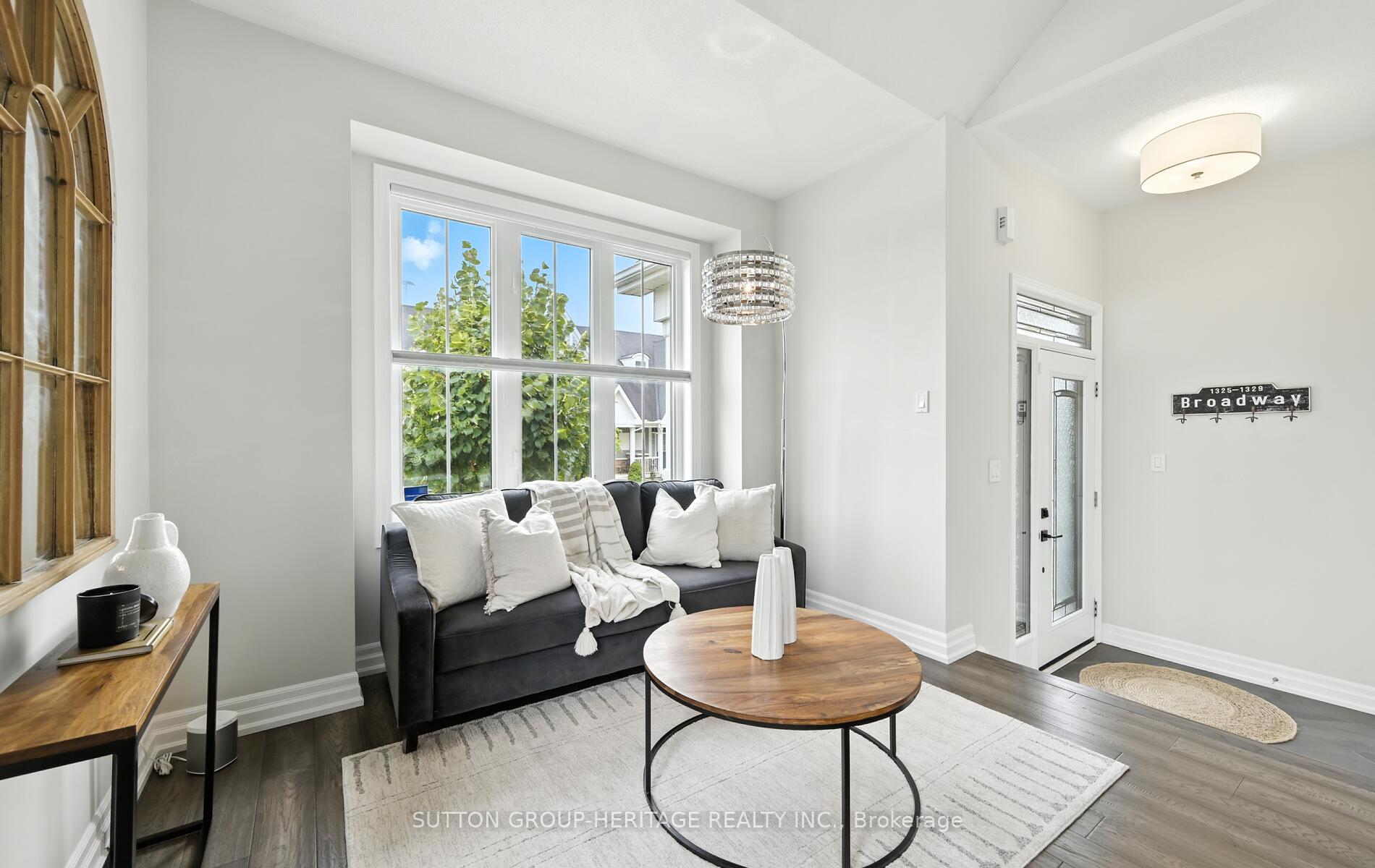 Photo 5 of 82 Vallance Way, Whitby, Brooklin — HOMEH