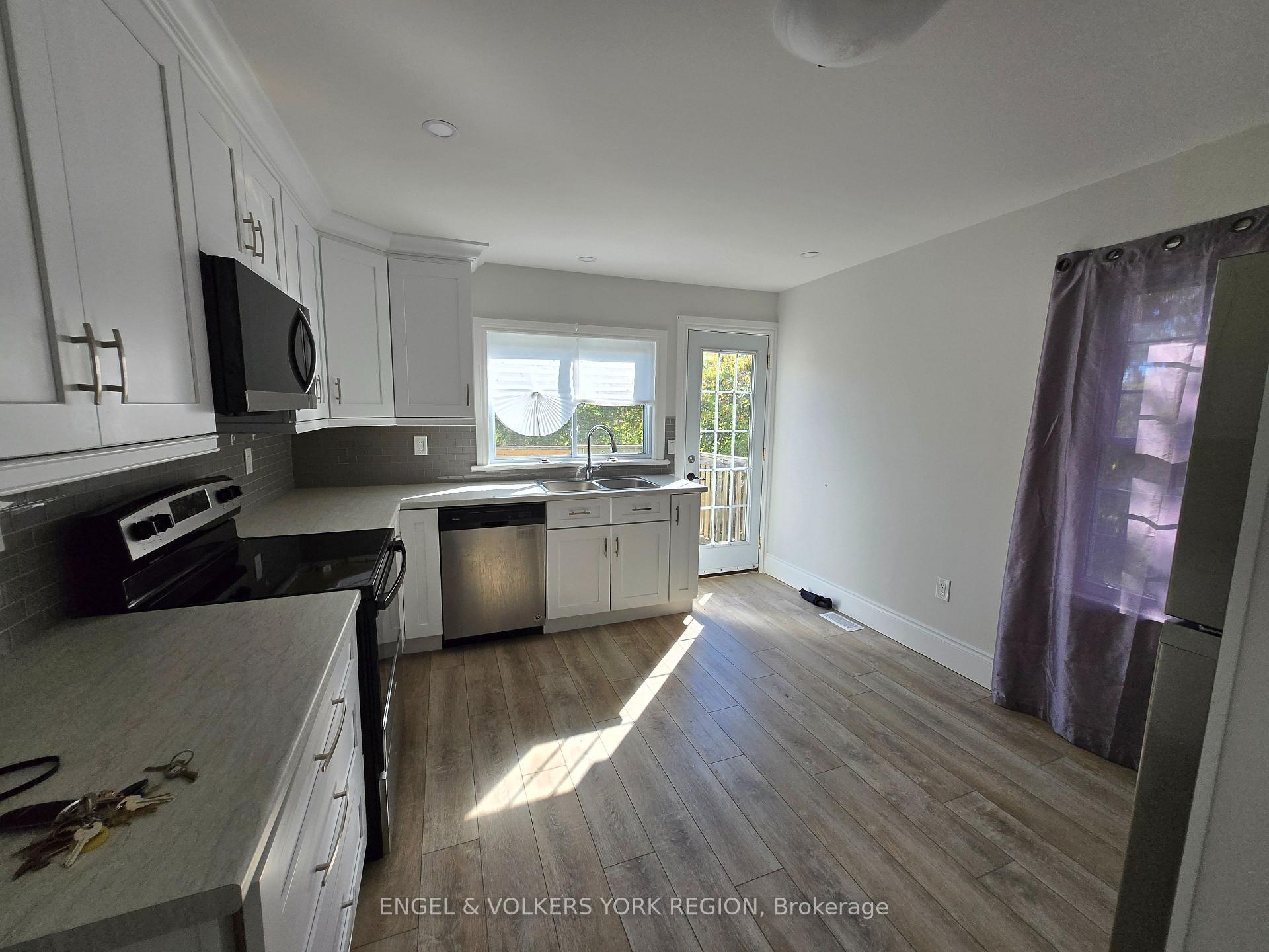 Photo 3 of Unit 2, 279 Blake Street, Barrie, North Shore — HOMEH