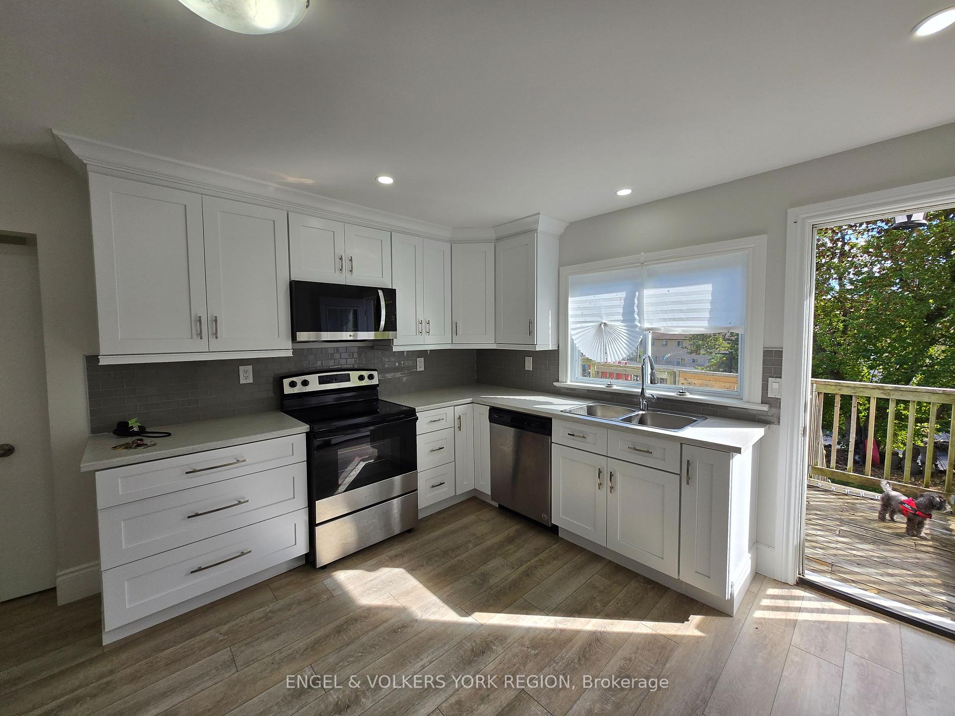 Photo 4 of Unit 2, 279 Blake Street, Barrie, North Shore — HOMEH
