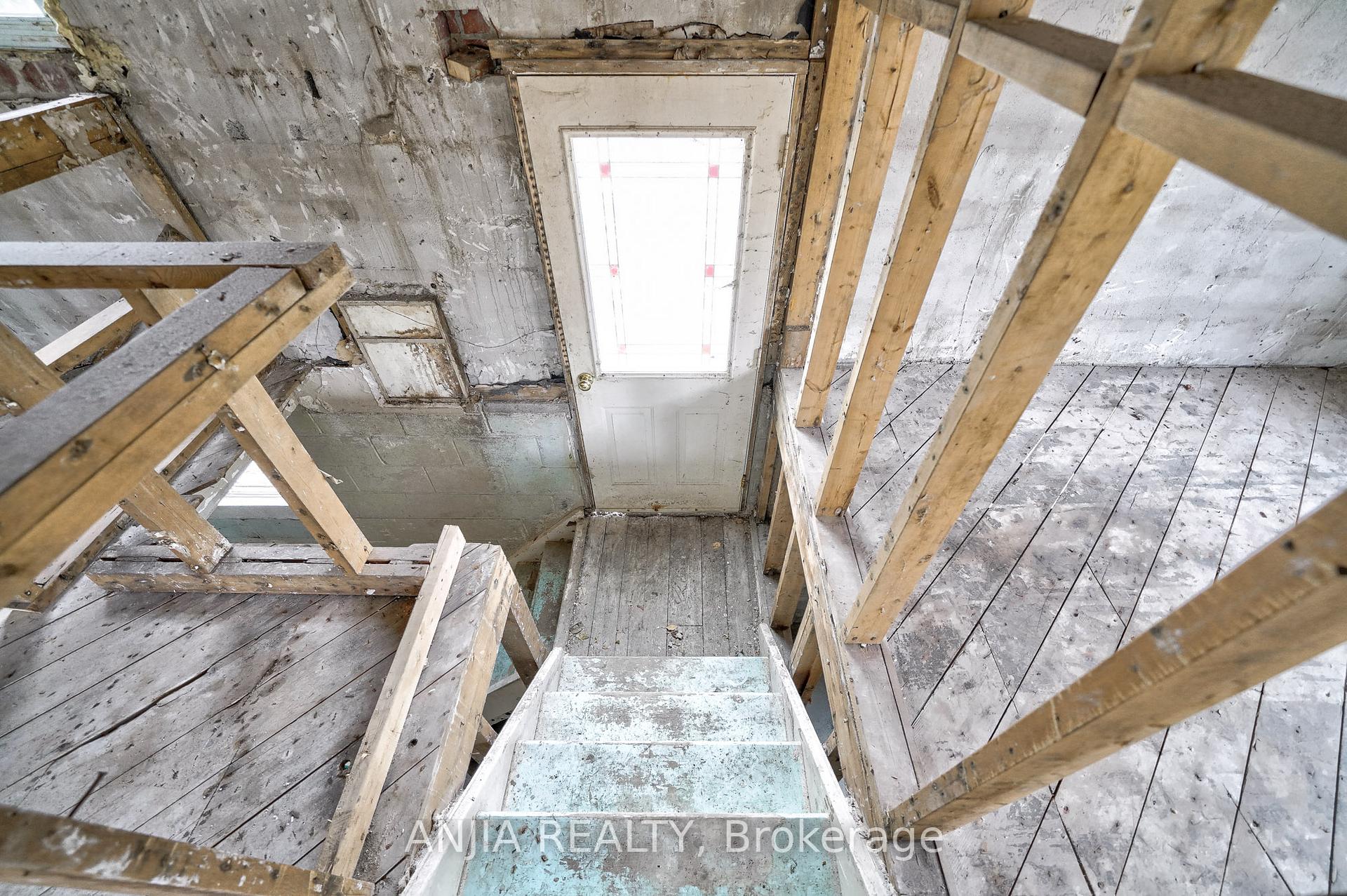 Photo 3 of 47 Lincoln Green Drive, Markham, Bullock — HOMEH
