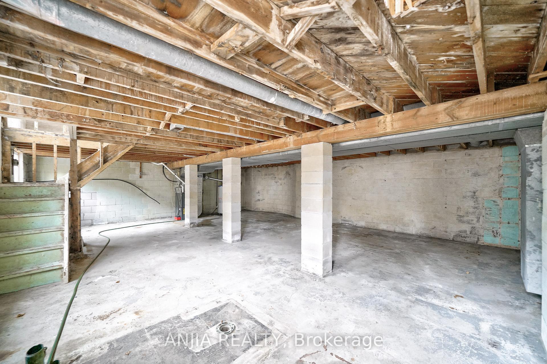 Photo 5 of 47 Lincoln Green Drive, Markham, Bullock — HOMEH
