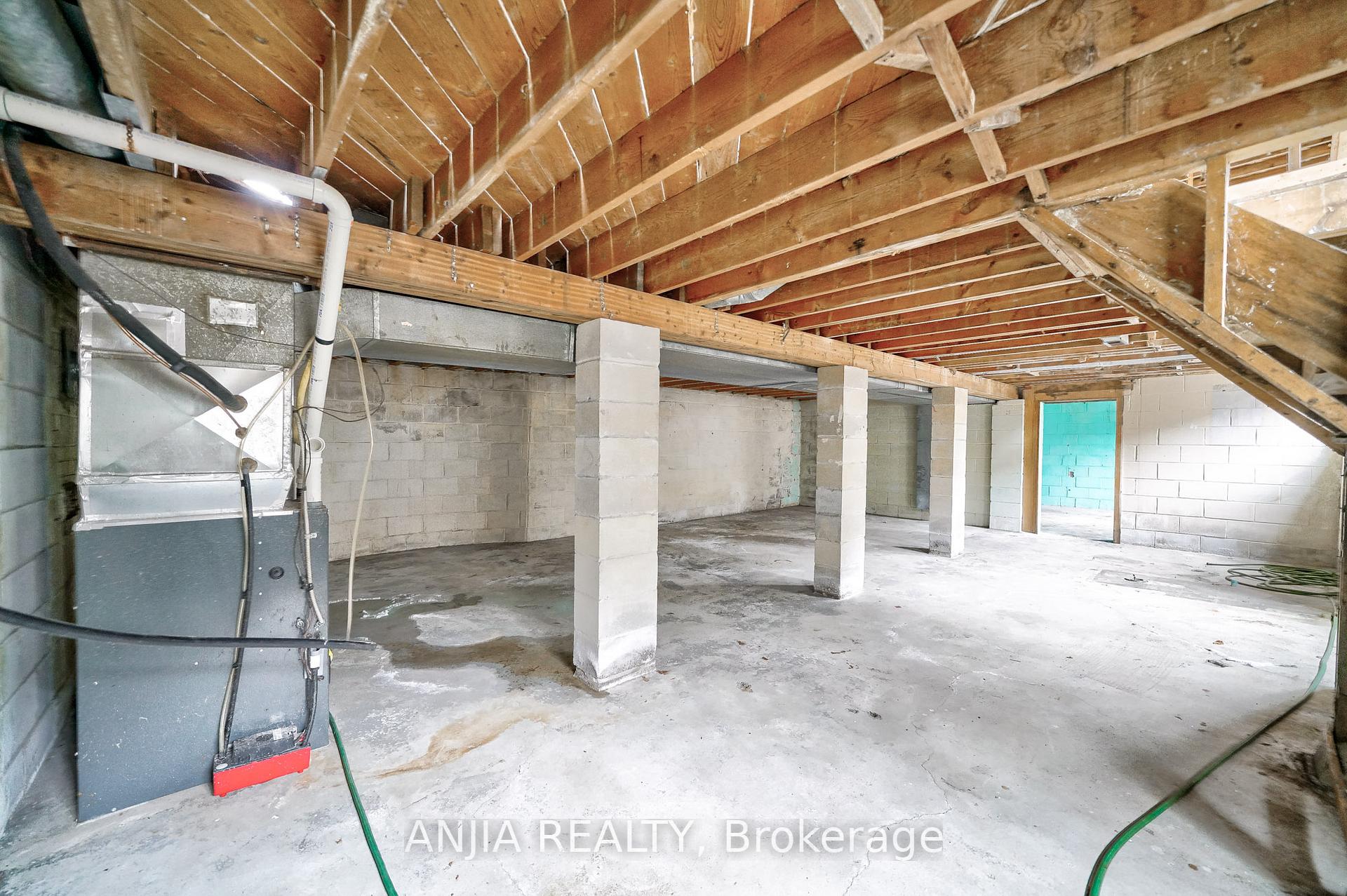 Photo 8 of 47 Lincoln Green Drive, Markham, Bullock — HOMEH