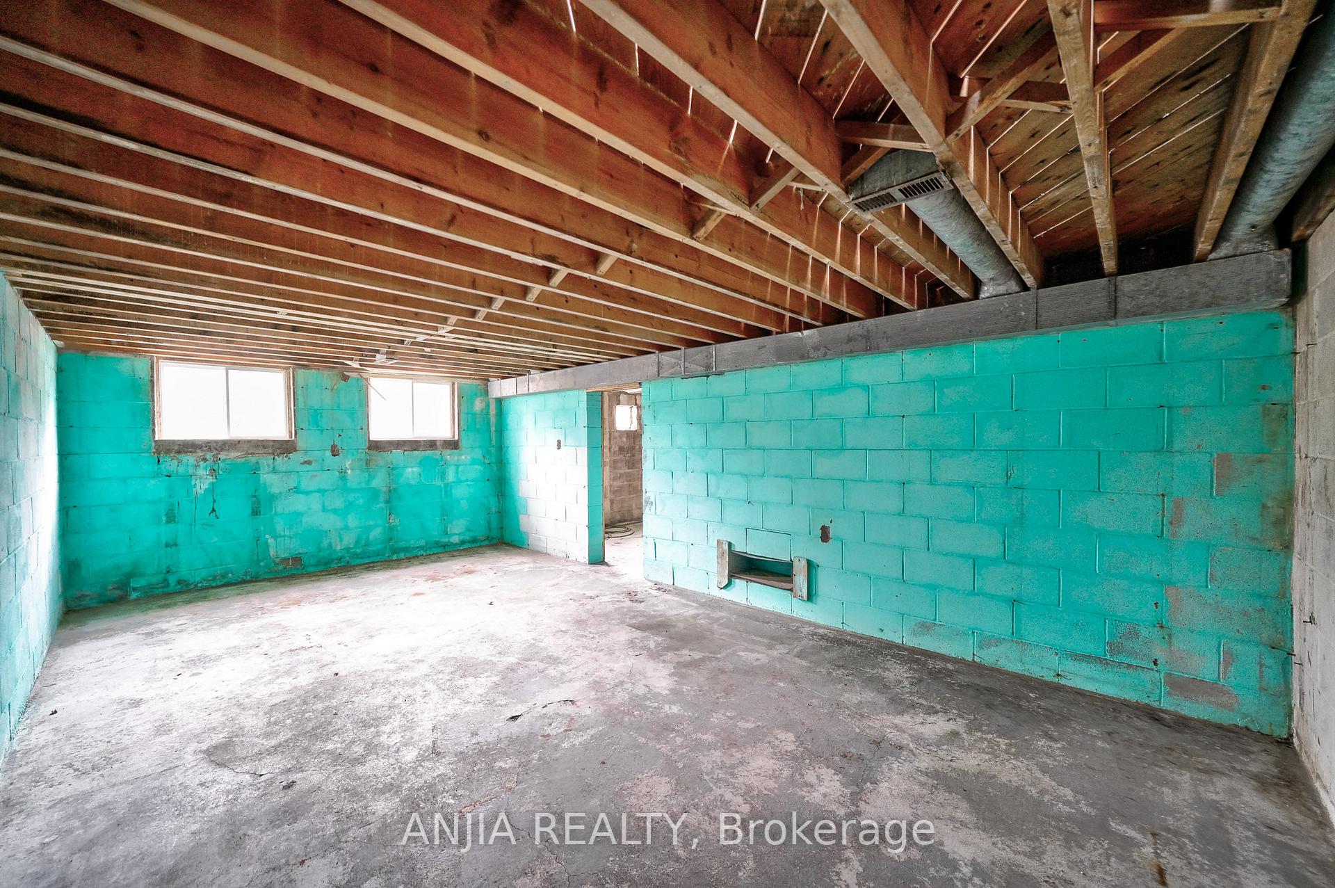 Photo 10 of 47 Lincoln Green Drive, Markham, Bullock — HOMEH