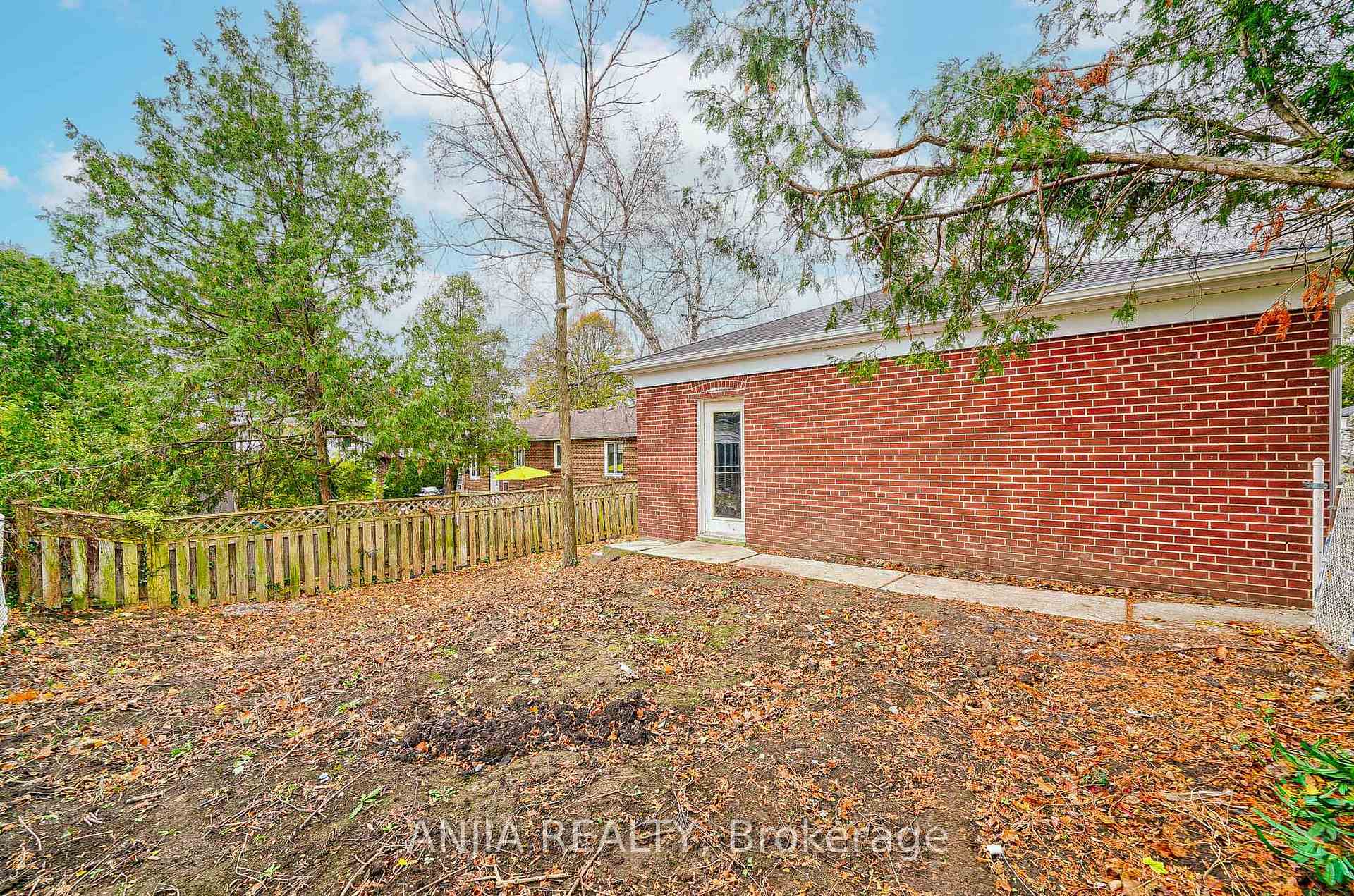 Photo 14 of 47 Lincoln Green Drive, Markham, Bullock — HOMEH