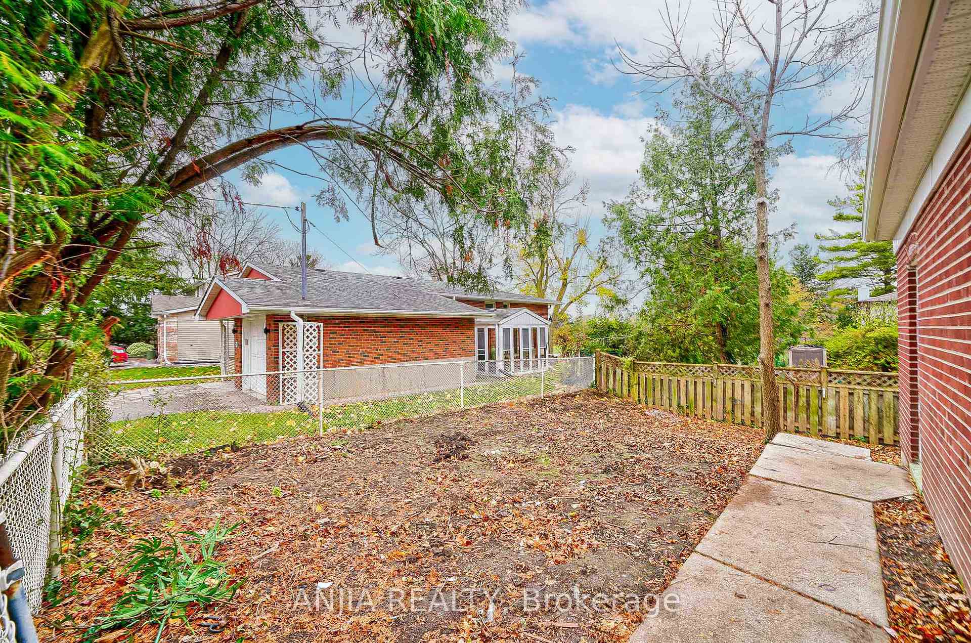 Photo 15 of 47 Lincoln Green Drive, Markham, Bullock — HOMEH