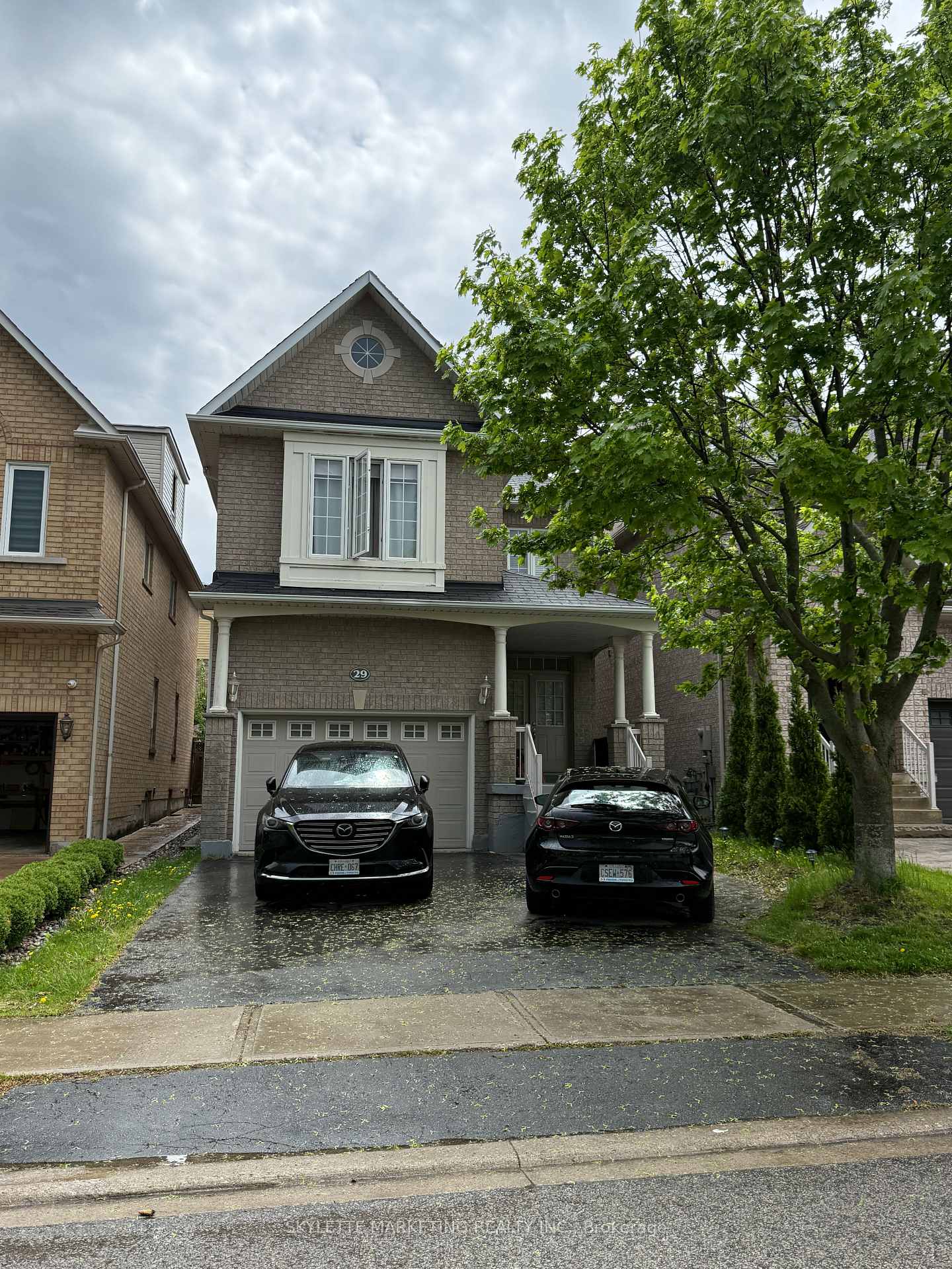 Front of 29 Bentwood Crescent