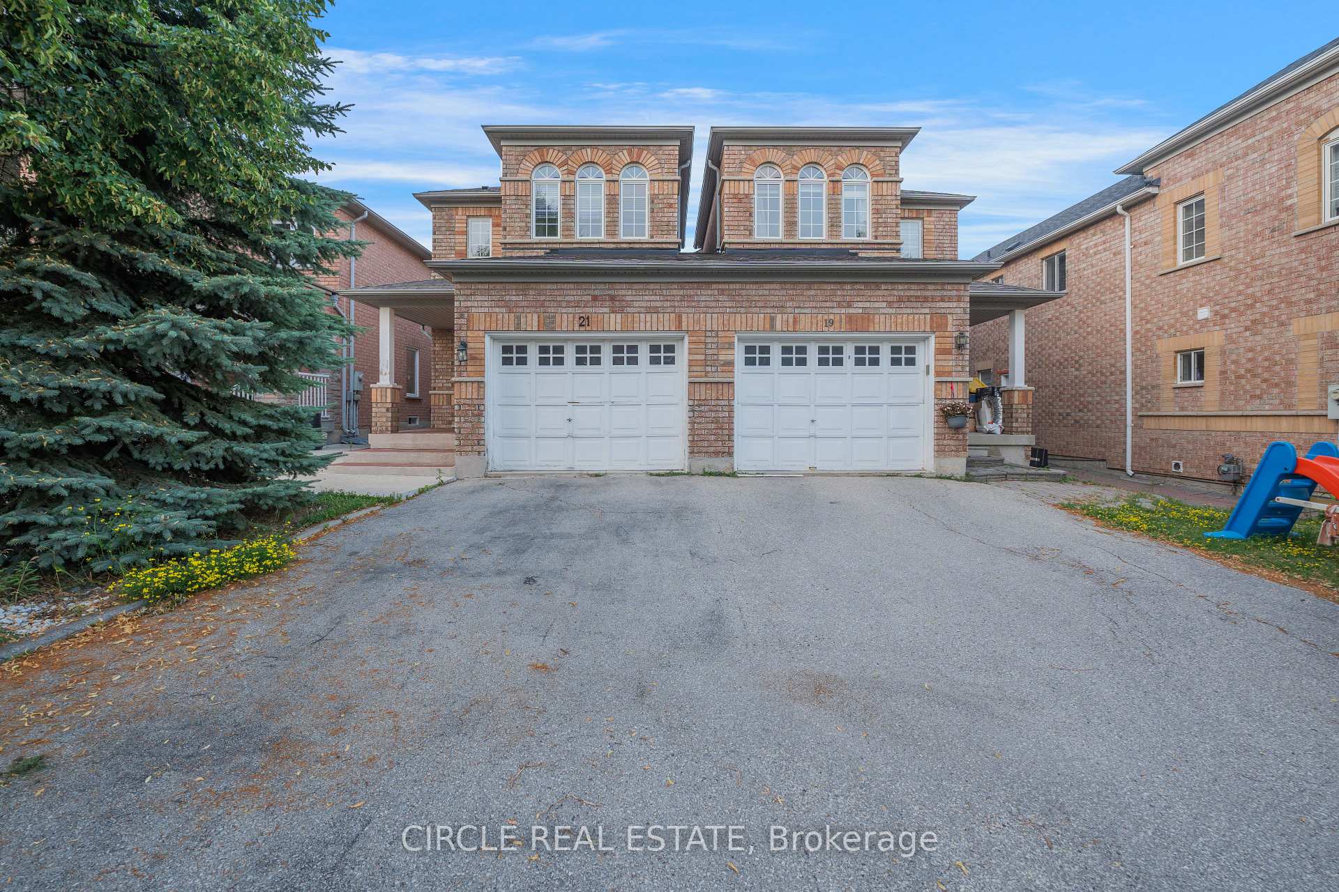 Front of 21 Casabel Drive
