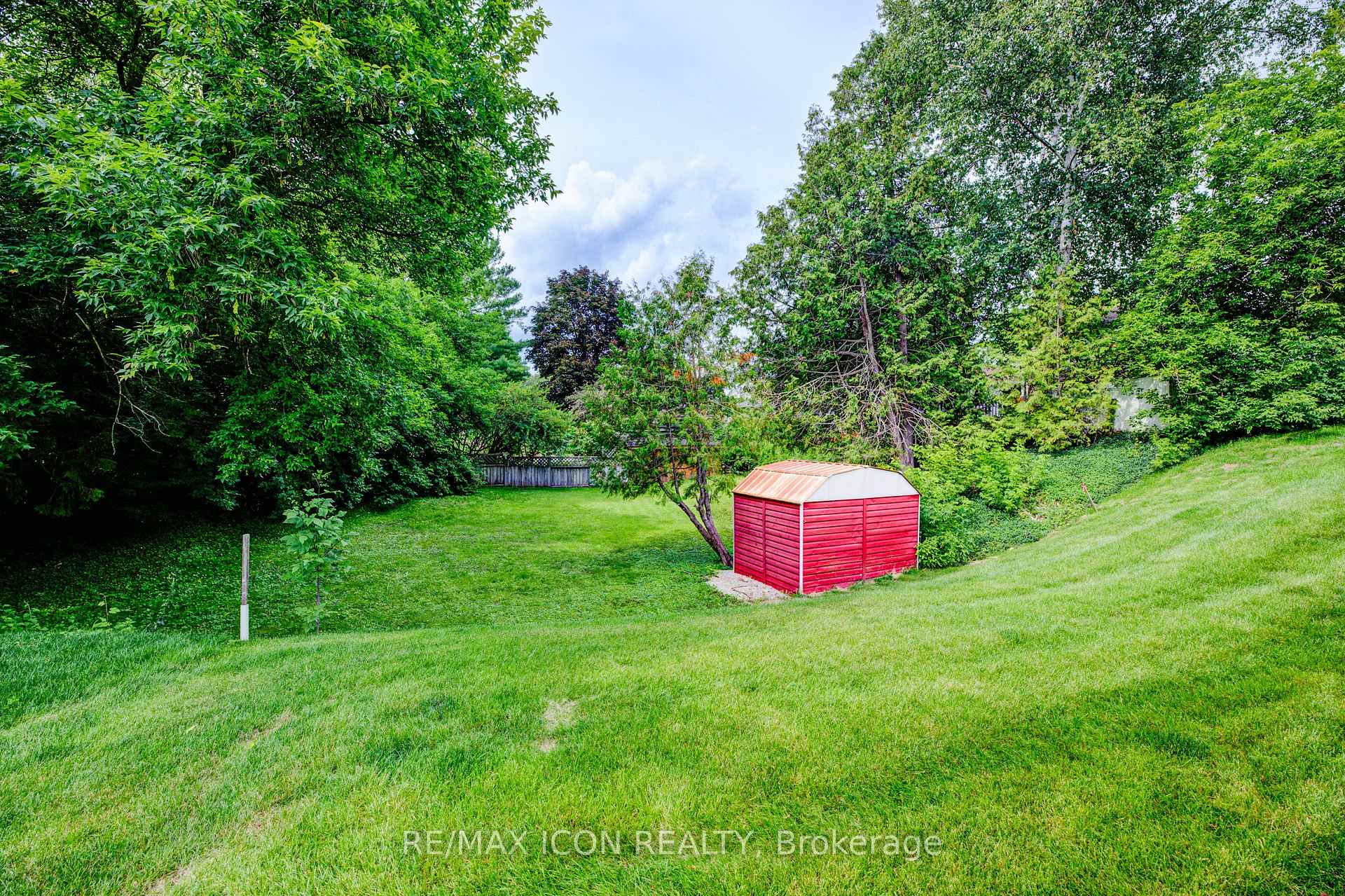 Photo 32 of 514 Lambton Street W, West Grey — HOMEH
