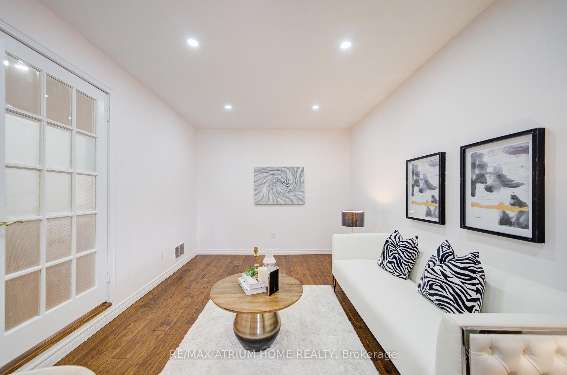 Photo 6 of 70 Millcroft Way, Vaughan, Brownridge — HOMEH