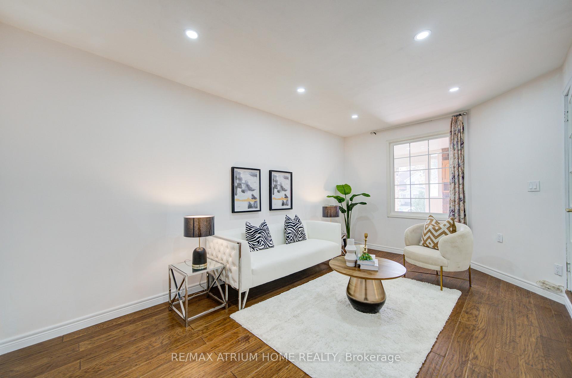 Photo 7 of 70 Millcroft Way, Vaughan, Brownridge — HOMEH