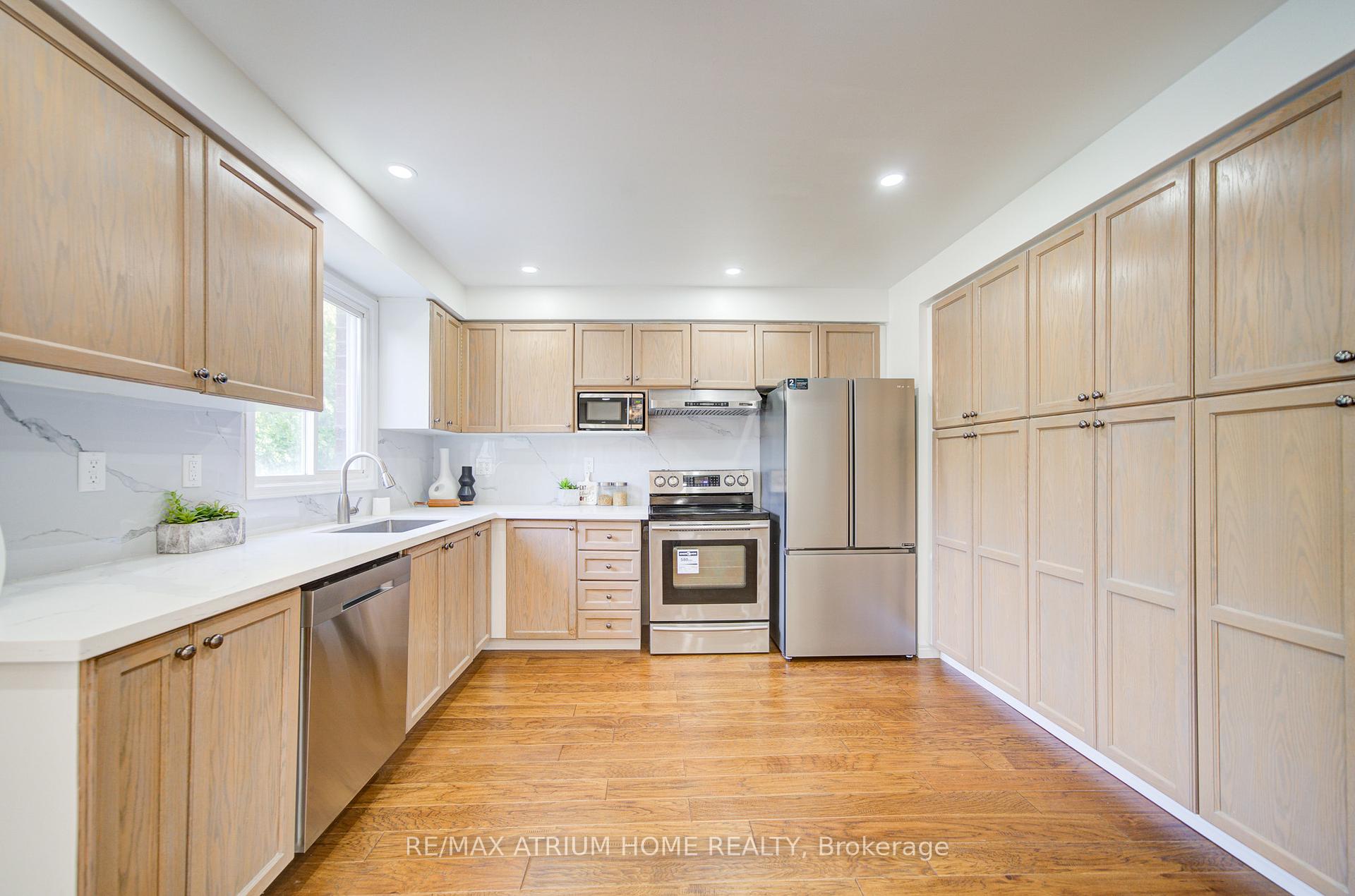 Photo 16 of 70 Millcroft Way, Vaughan, Brownridge — HOMEH